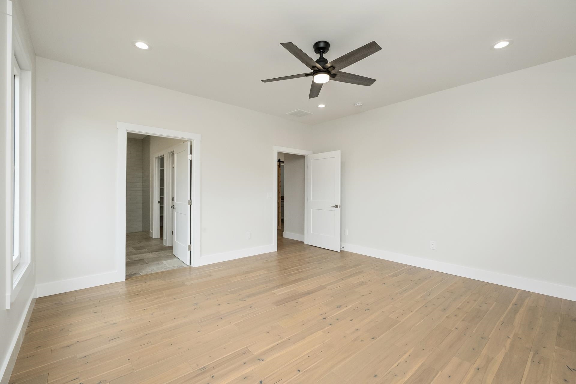 425 SURREY PL