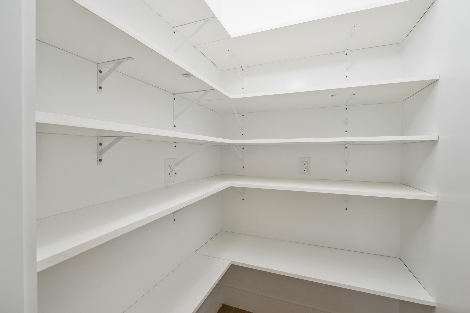 425 SURREY PL