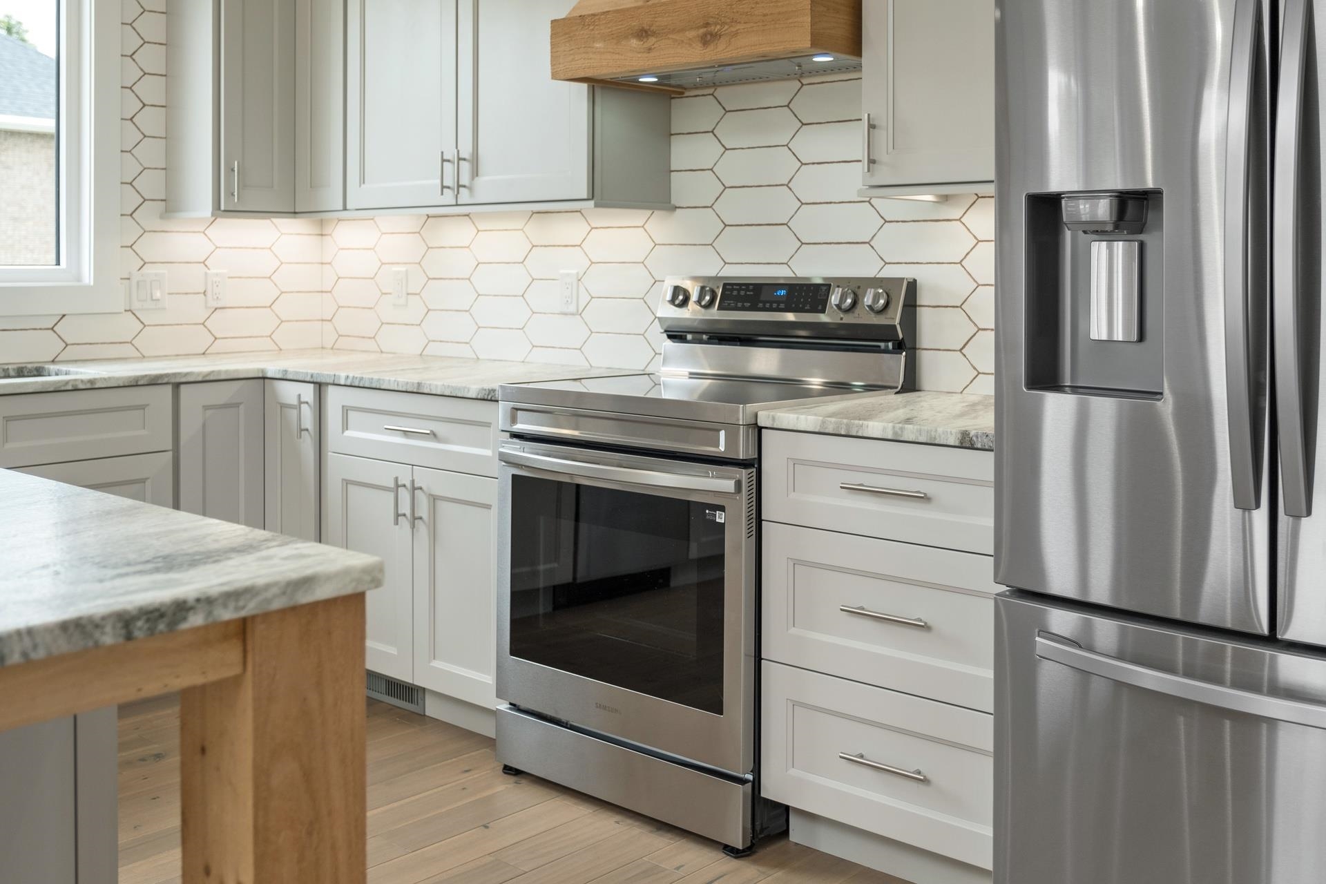 425 SURREY PL