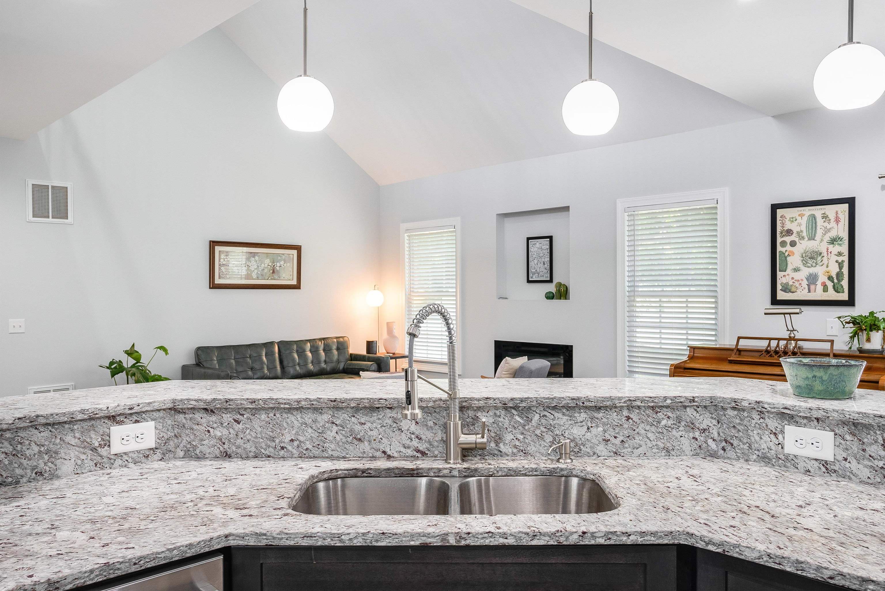 1350 LITTLE SORRELL DR