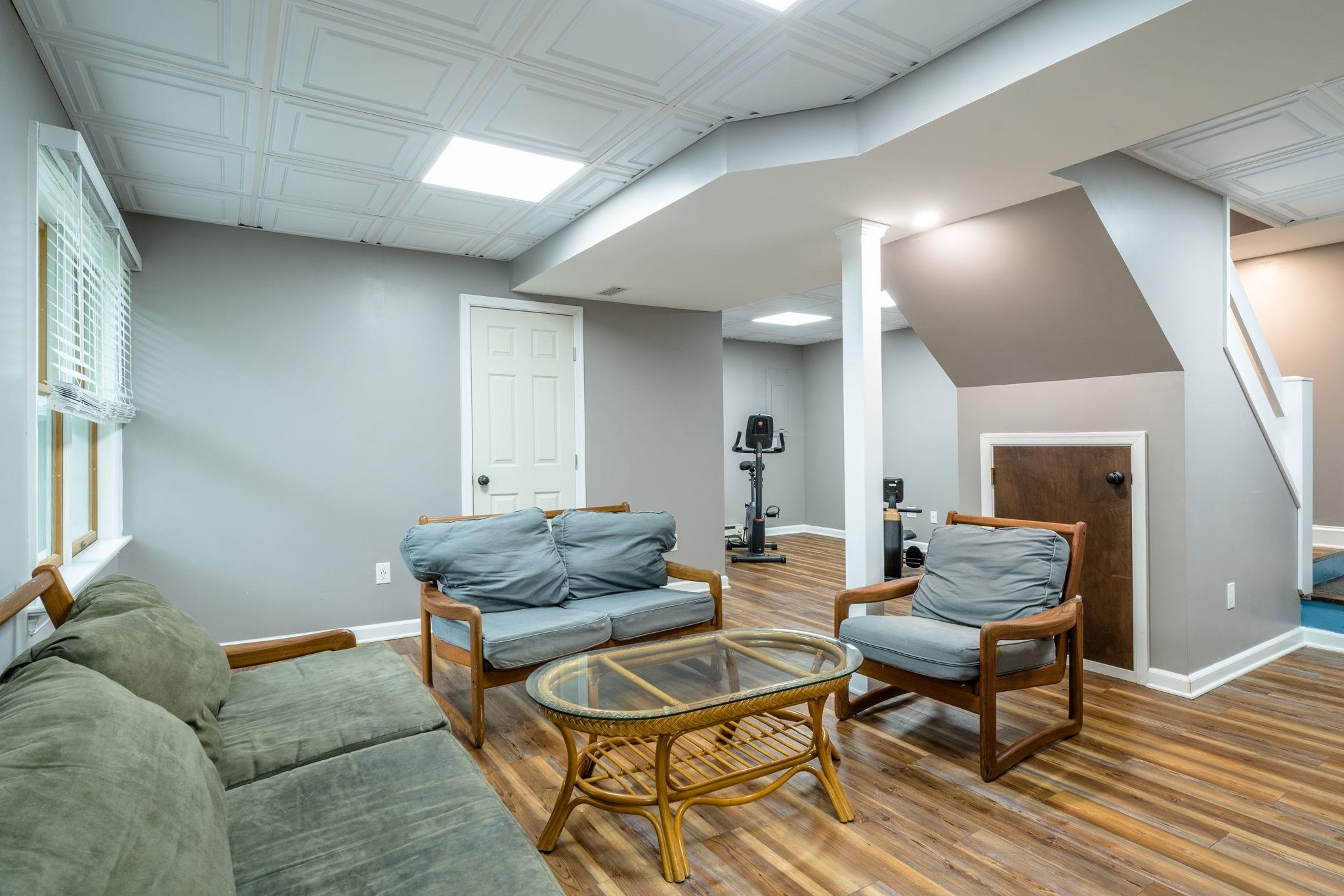 1033 BRIDLE CT