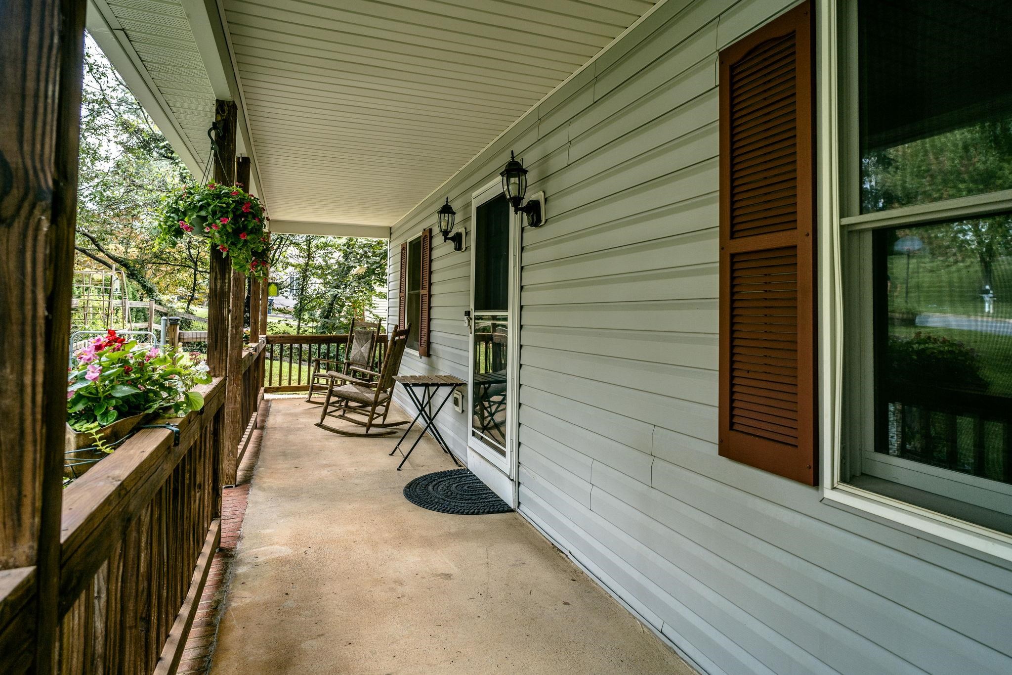 1033 BRIDLE CT