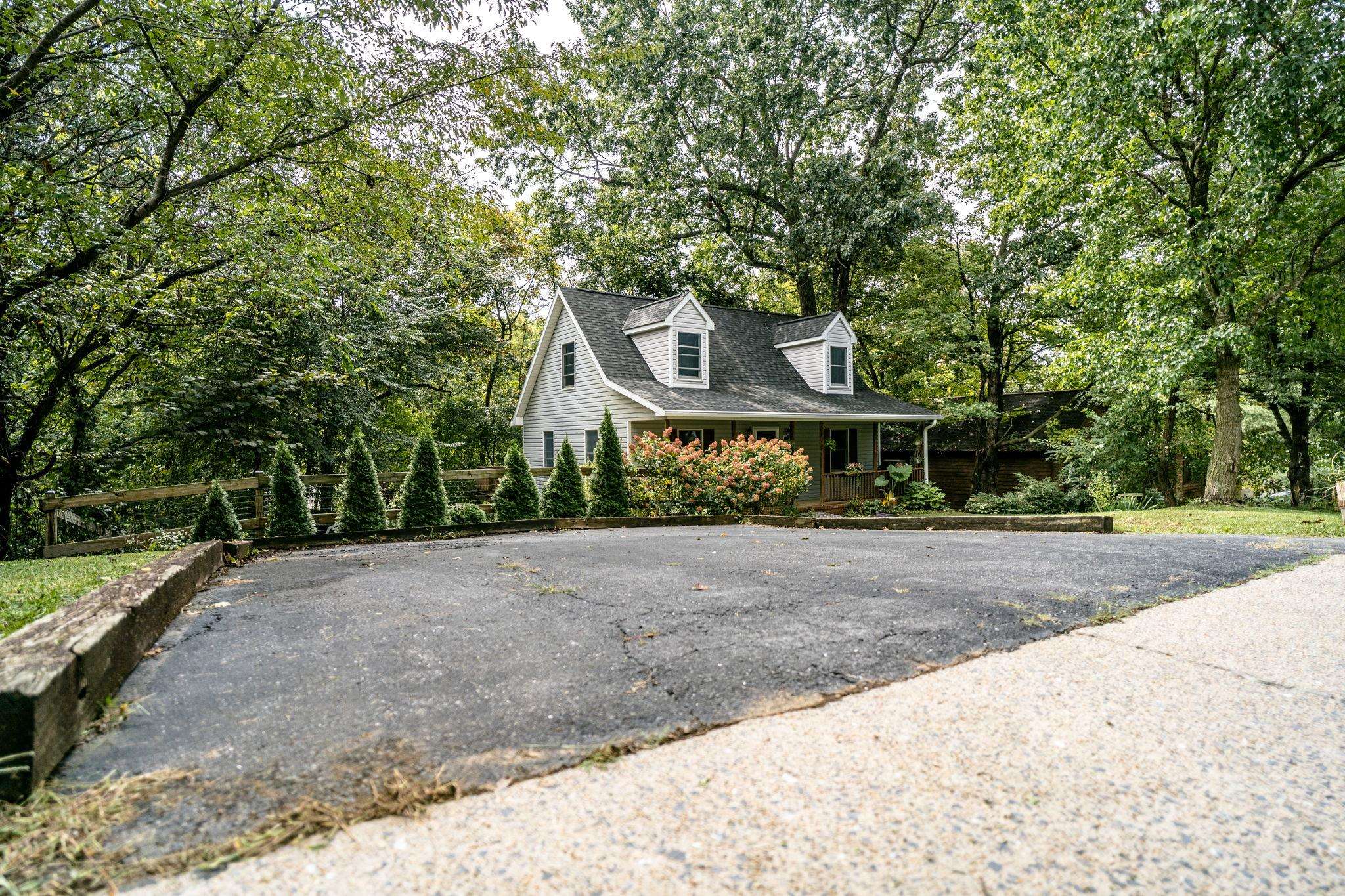 1033 BRIDLE CT