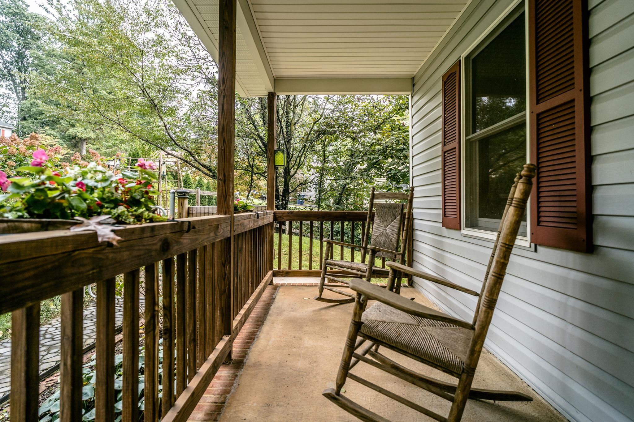 1033 BRIDLE CT