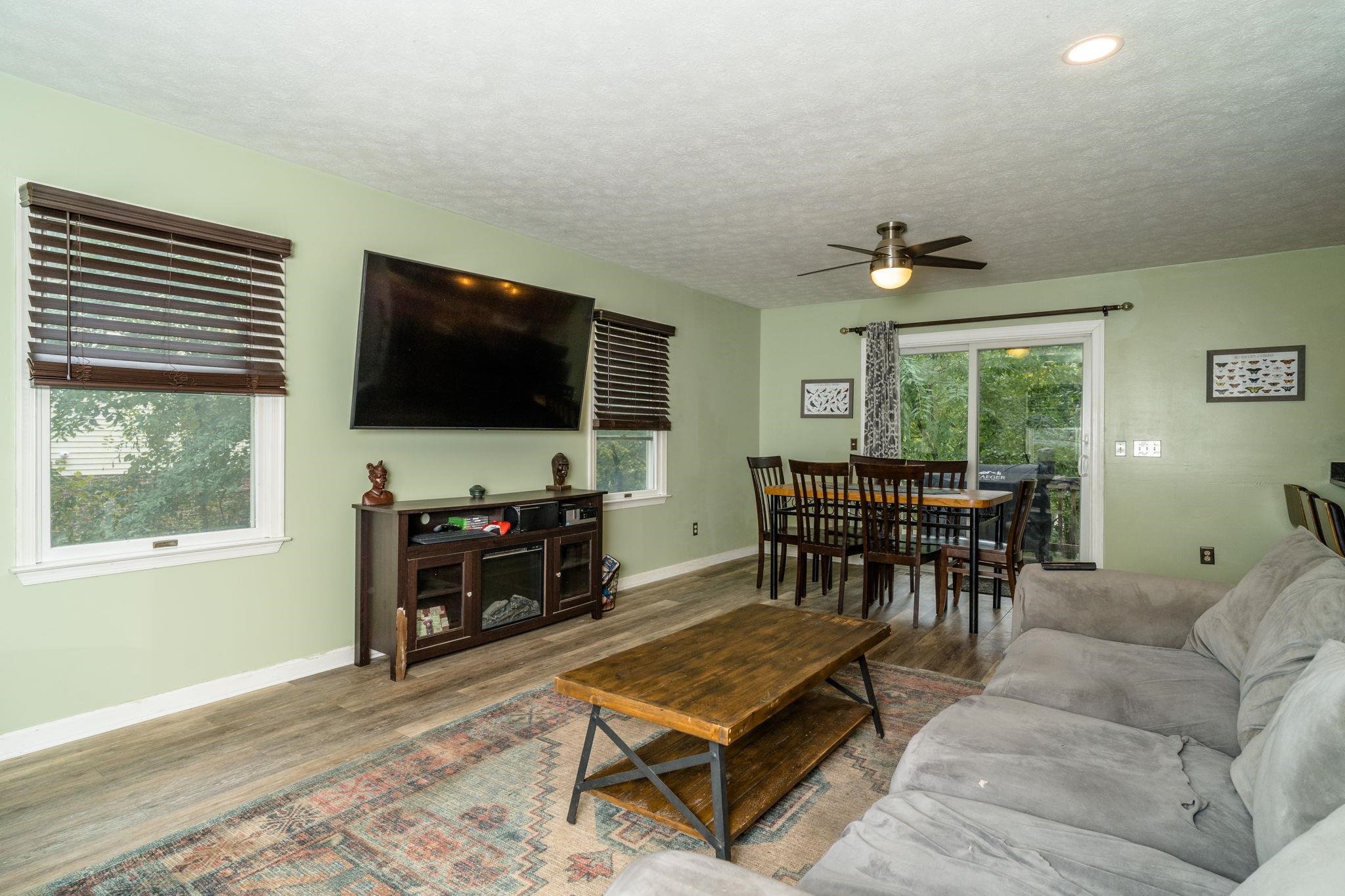 1033 BRIDLE CT