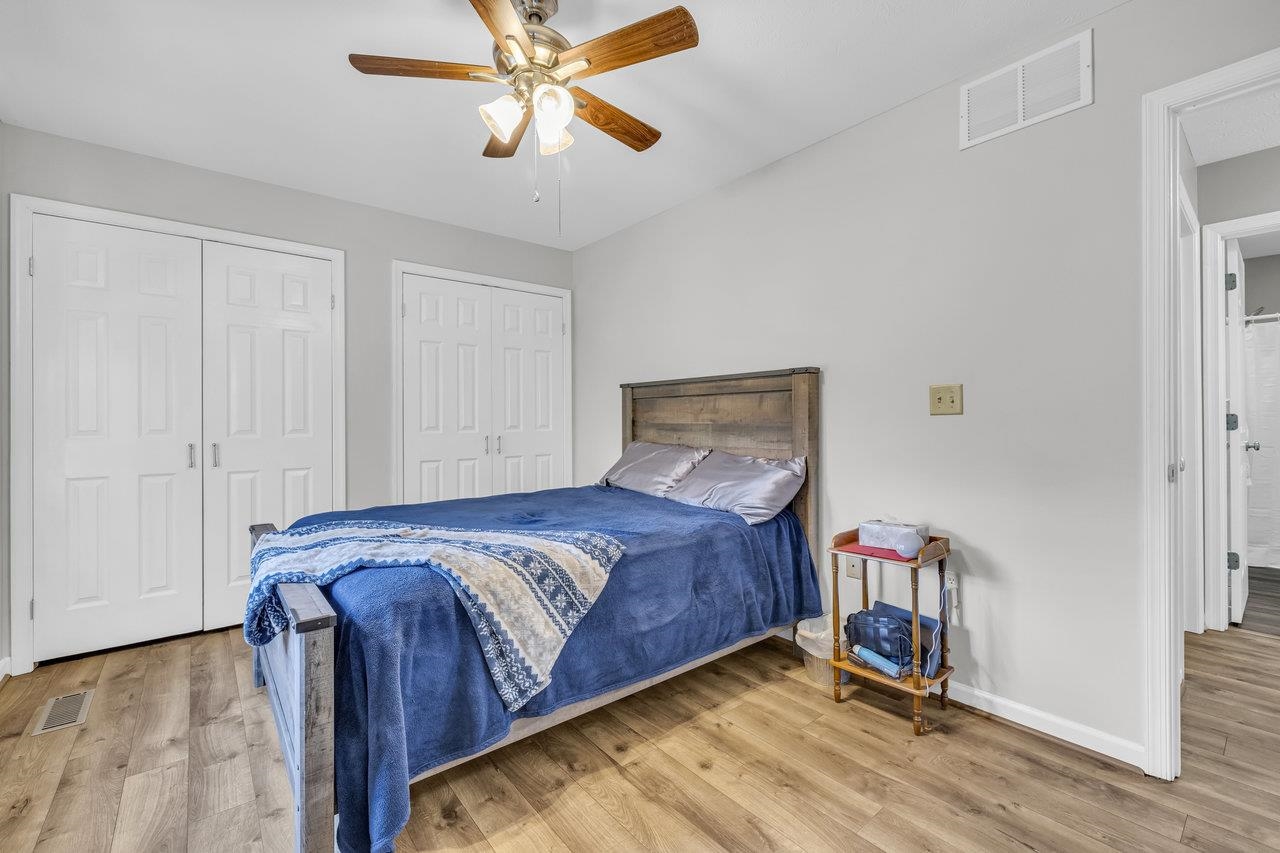 2500 OAK GROVE