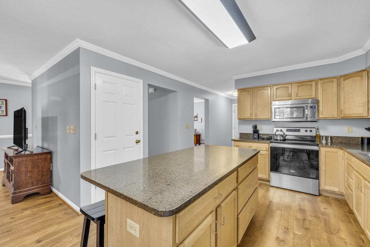 2500 OAK GROVE