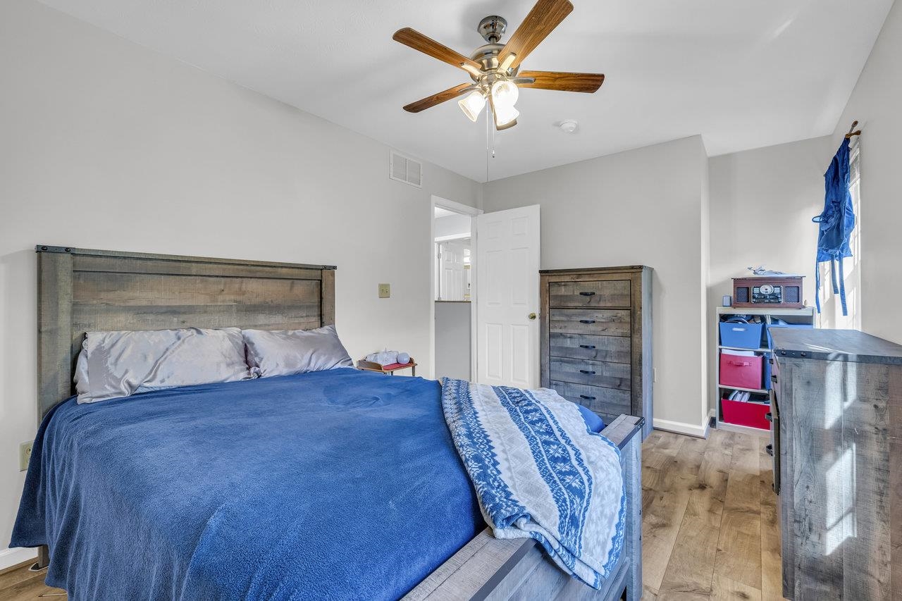 2500 OAK GROVE