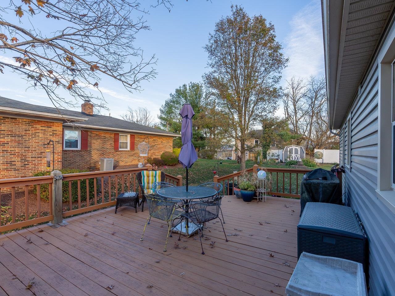 942 LEE AVE