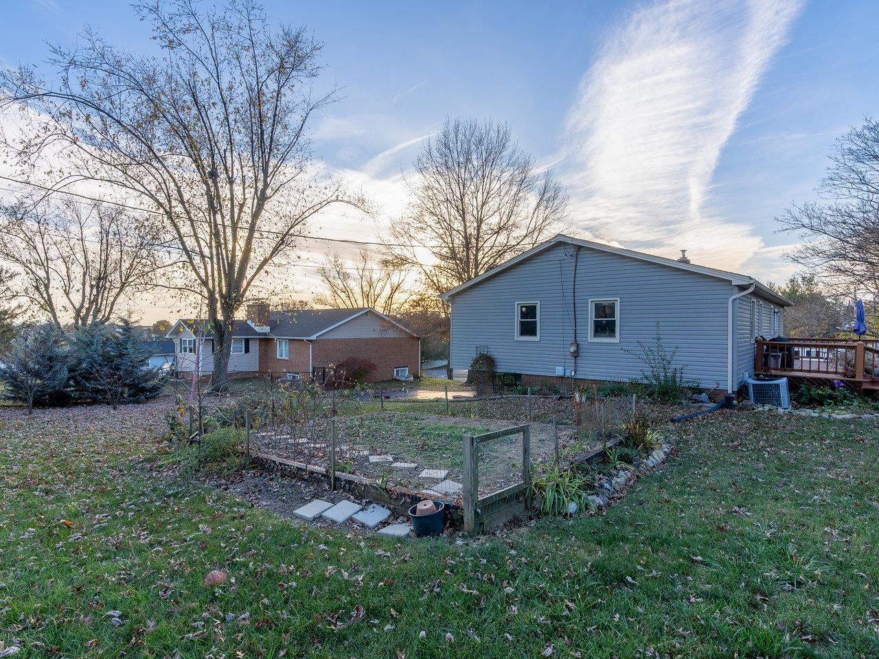 942 LEE AVE