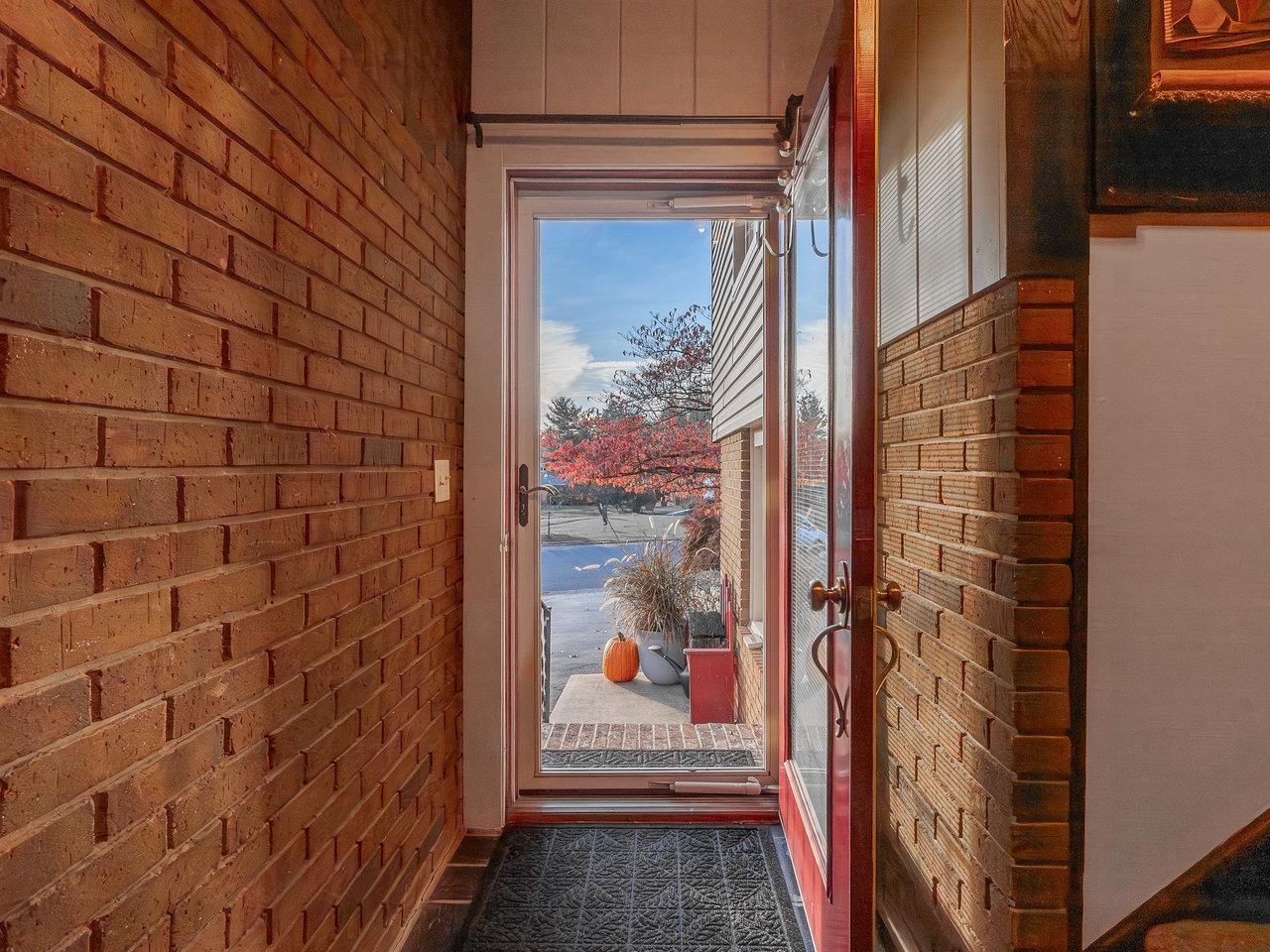 942 LEE AVE