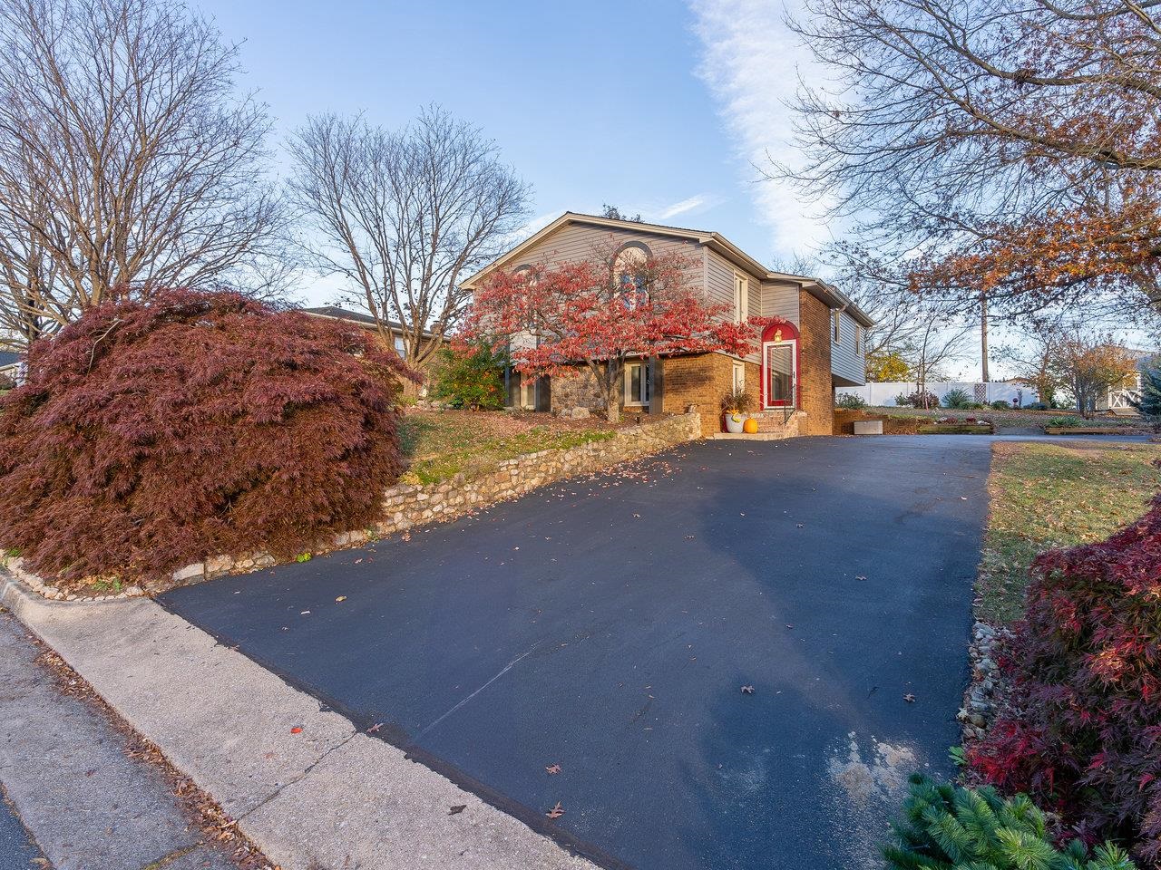 942 LEE AVE