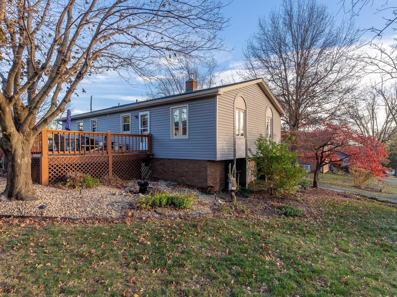 942 LEE AVE