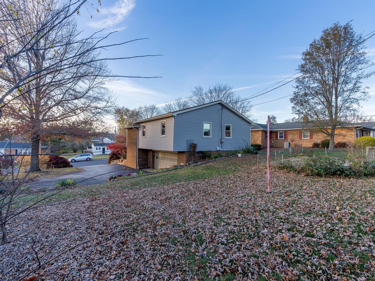 942 LEE AVE