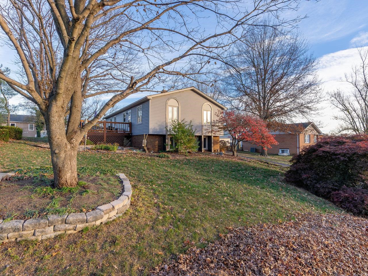 942 LEE AVE