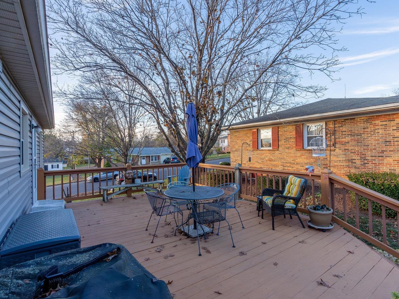 942 LEE AVE