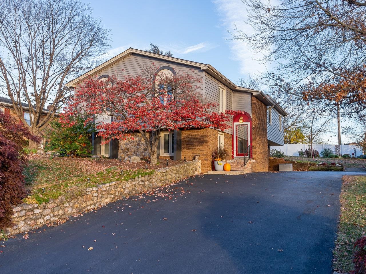 942 LEE AVE