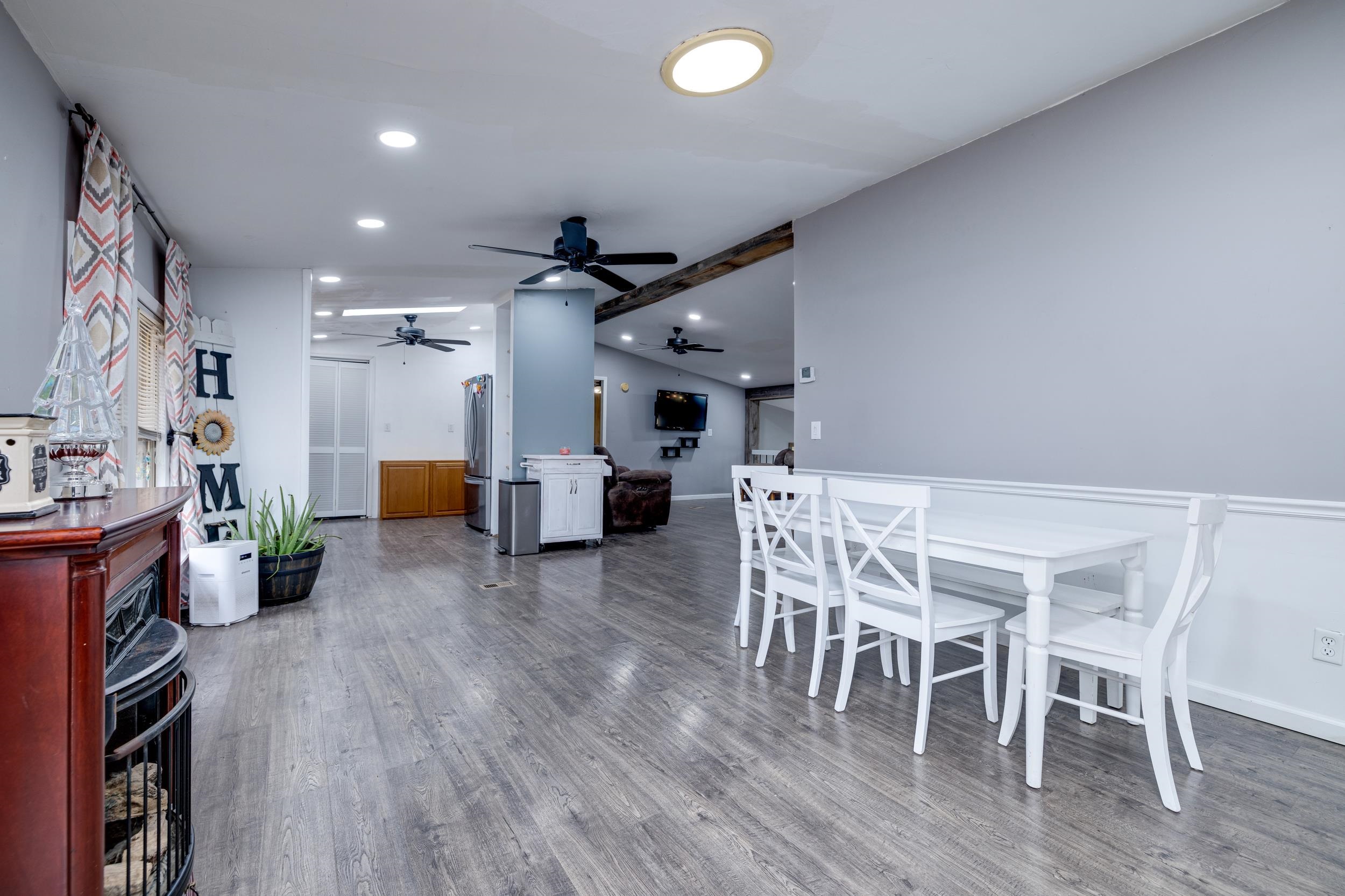 1734 ROLLING CREEK LN