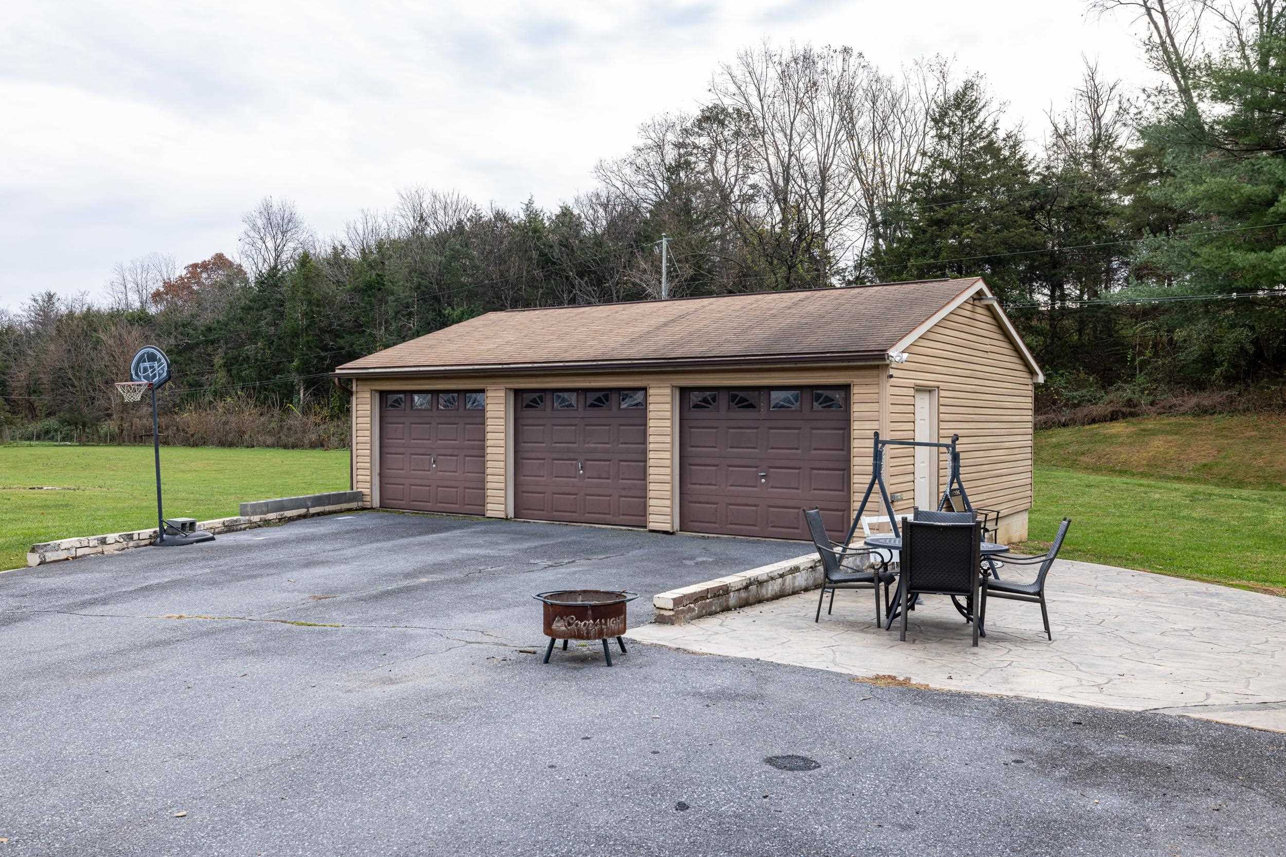 1734 ROLLING CREEK LN