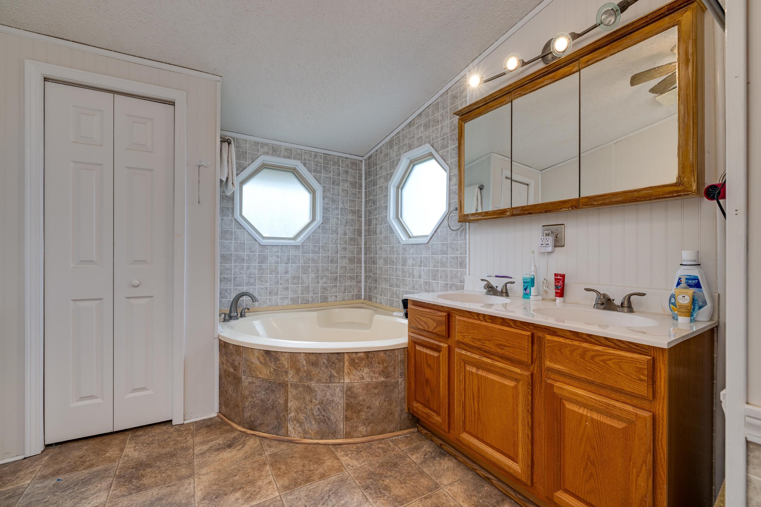 1734 ROLLING CREEK LN