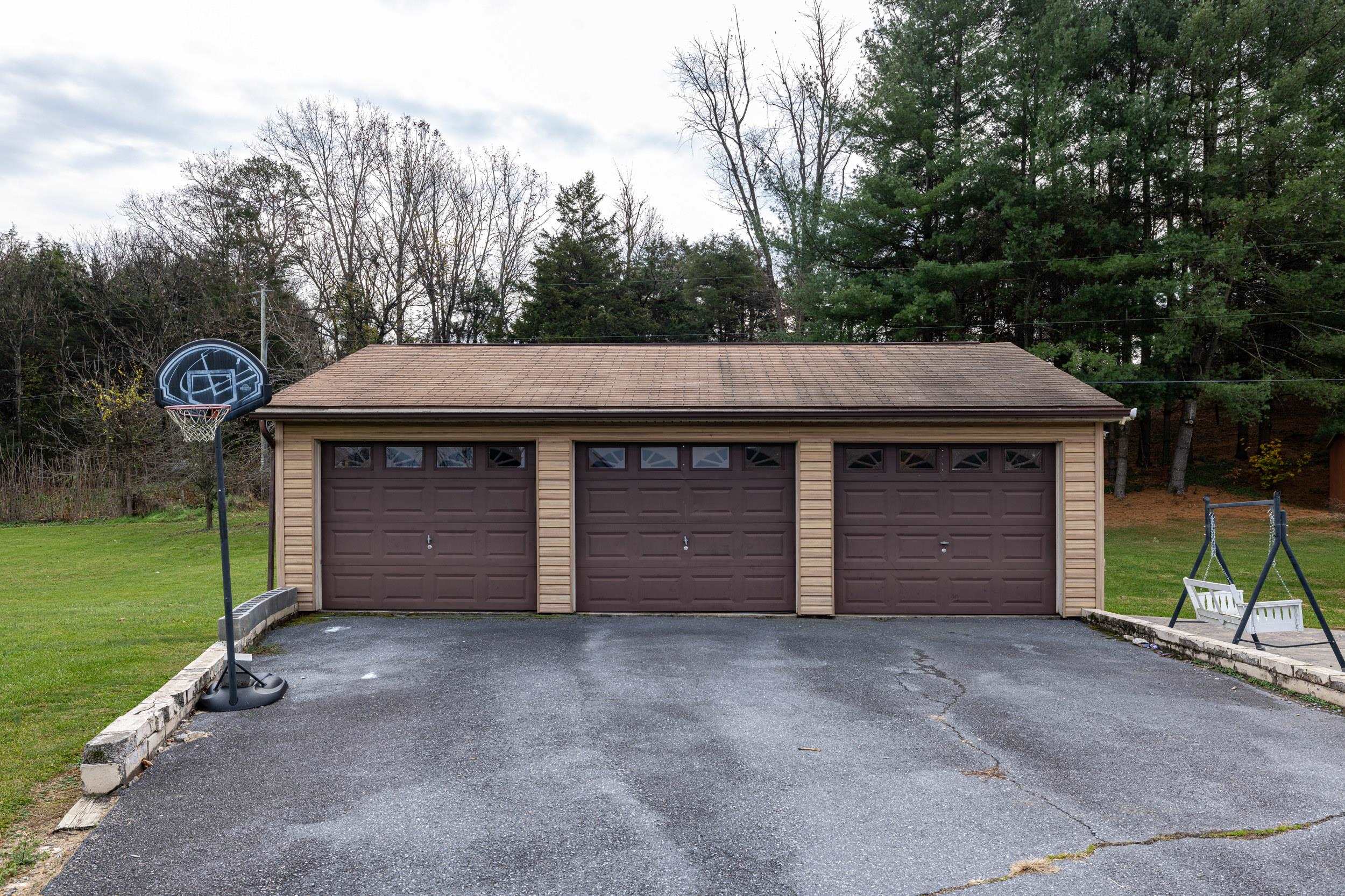 1734 ROLLING CREEK LN