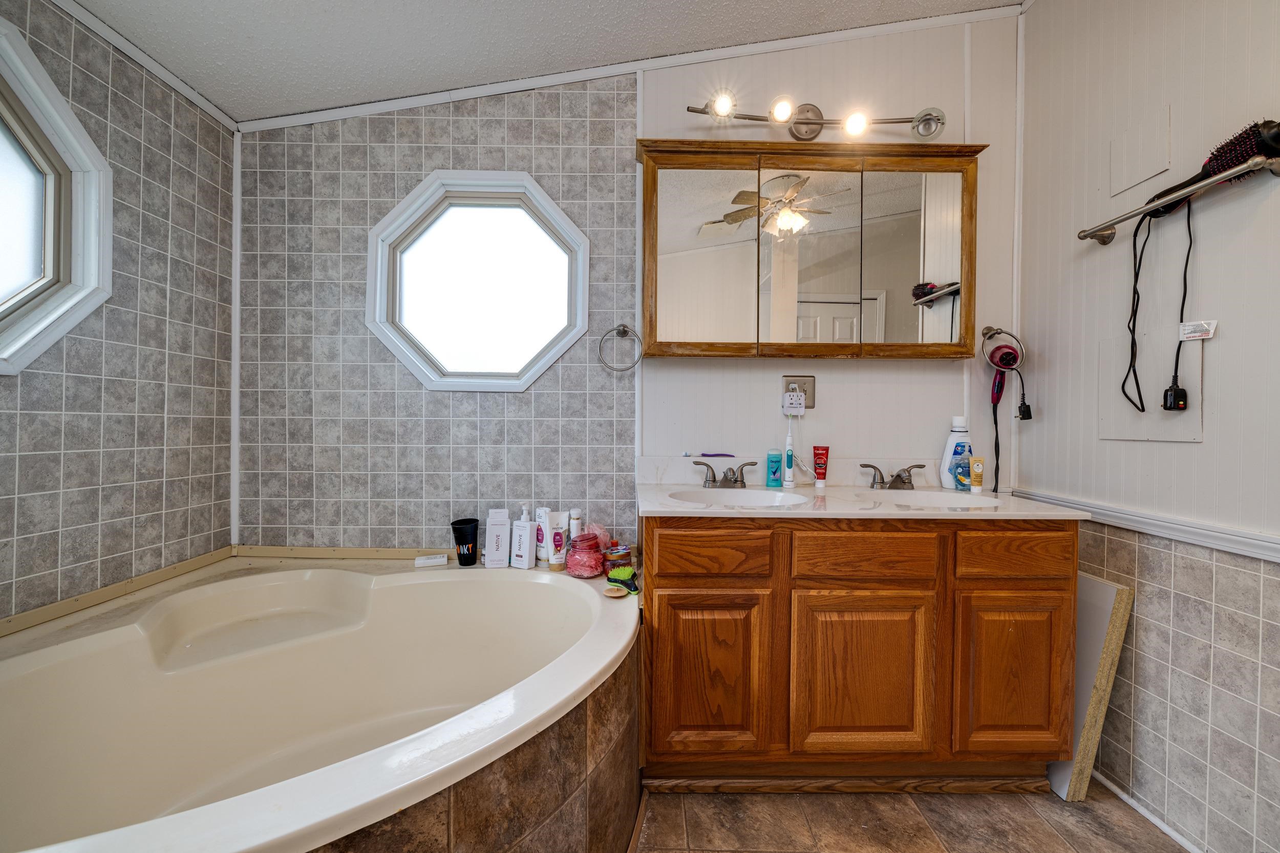 1734 ROLLING CREEK LN