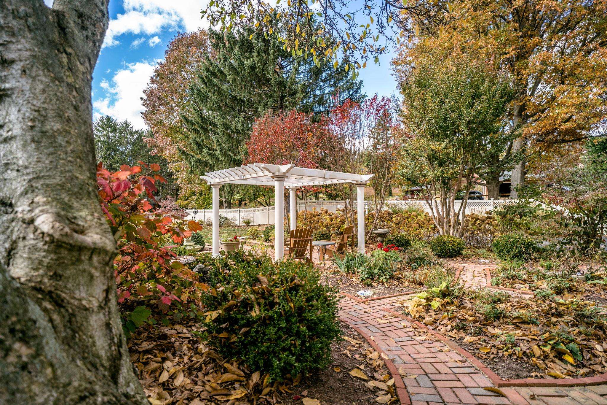 437 MOUNTAIN VIEW DR