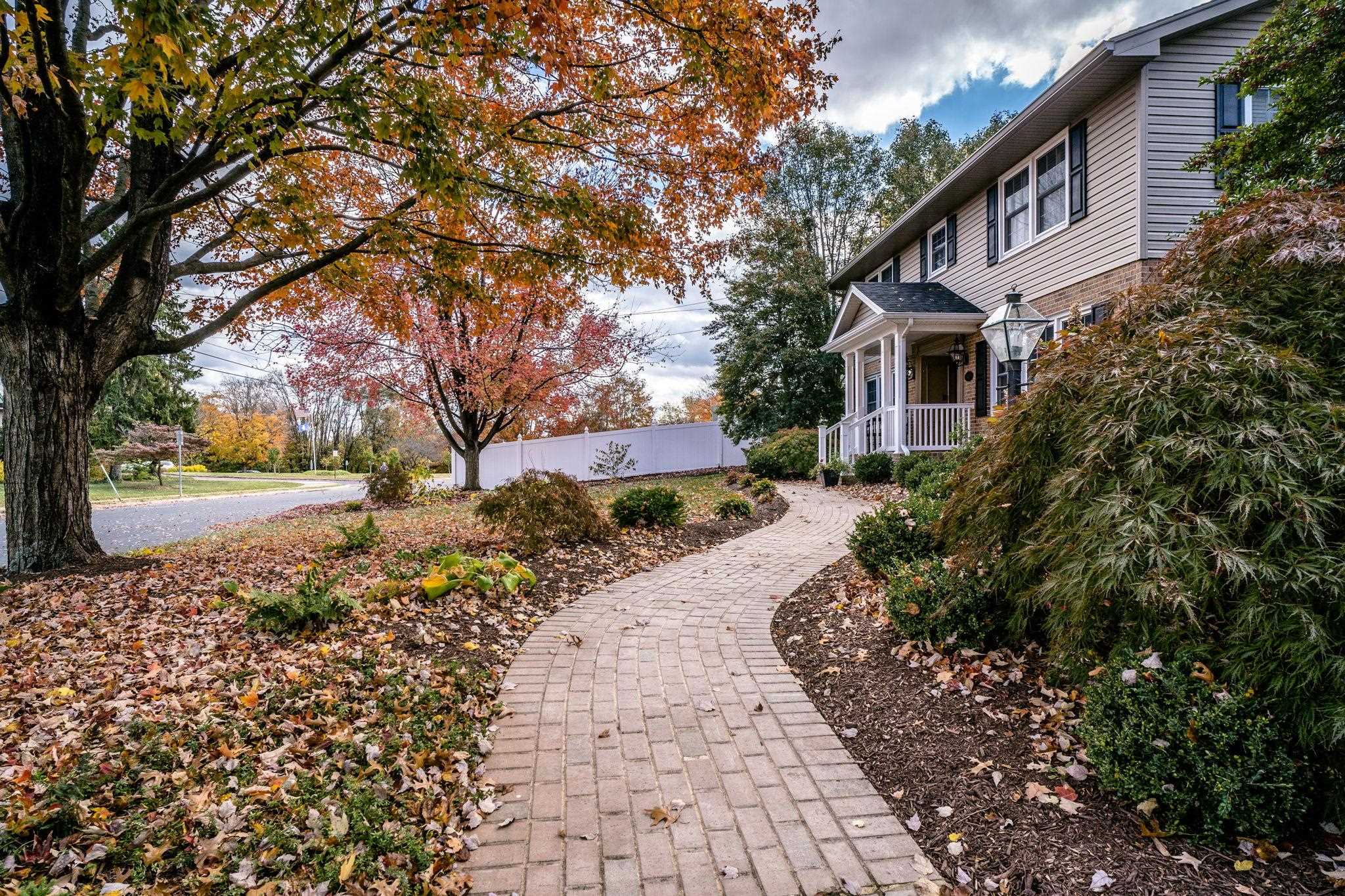 437 MOUNTAIN VIEW DR