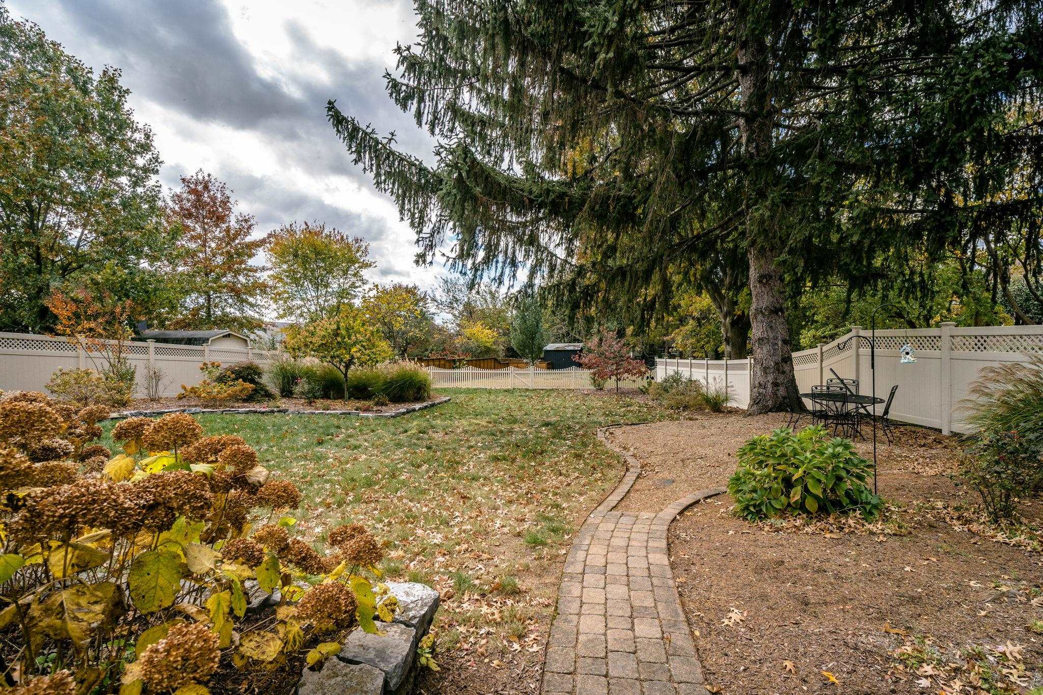 437 MOUNTAIN VIEW DR