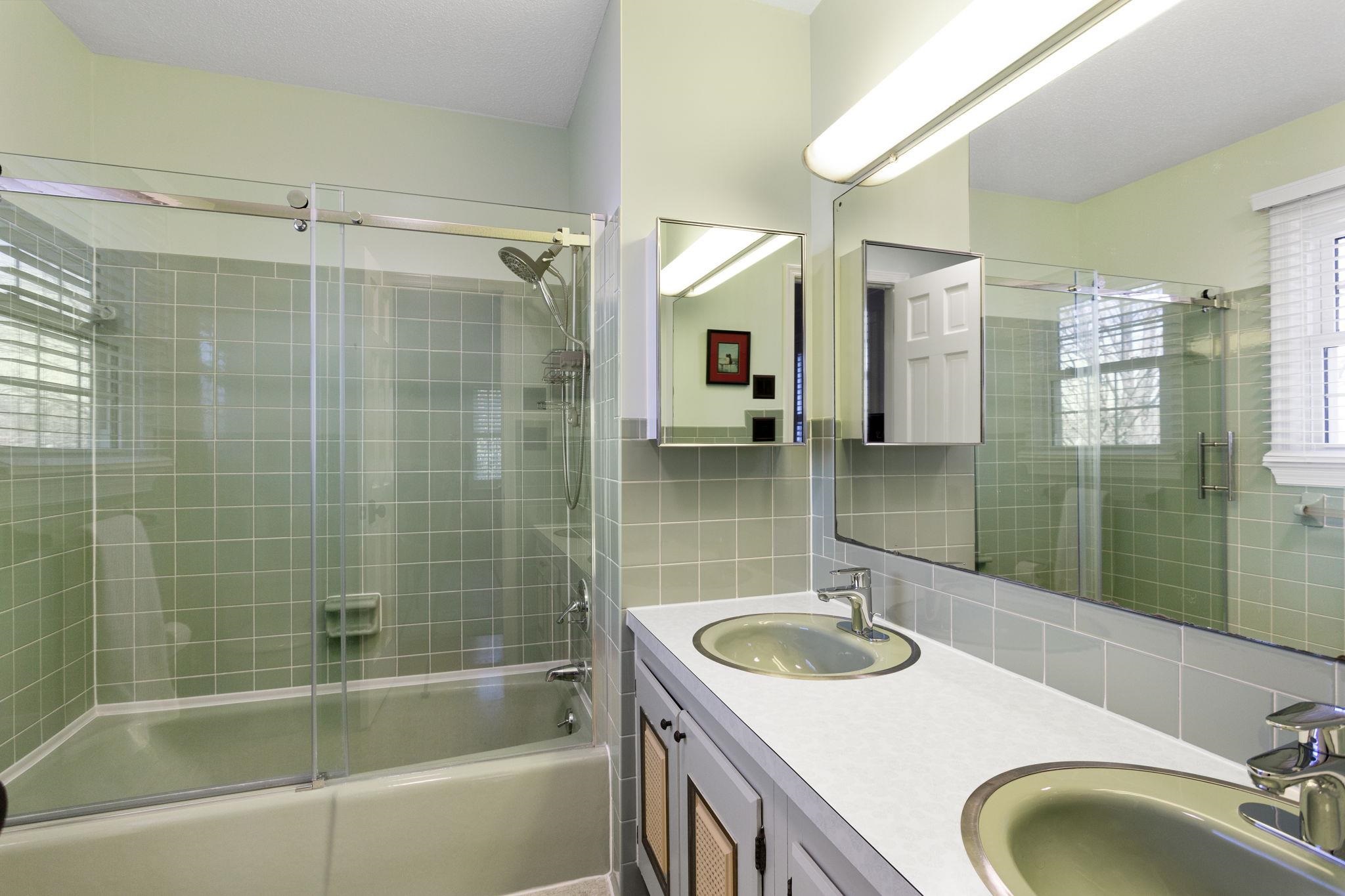 437 MOUNTAIN VIEW DR