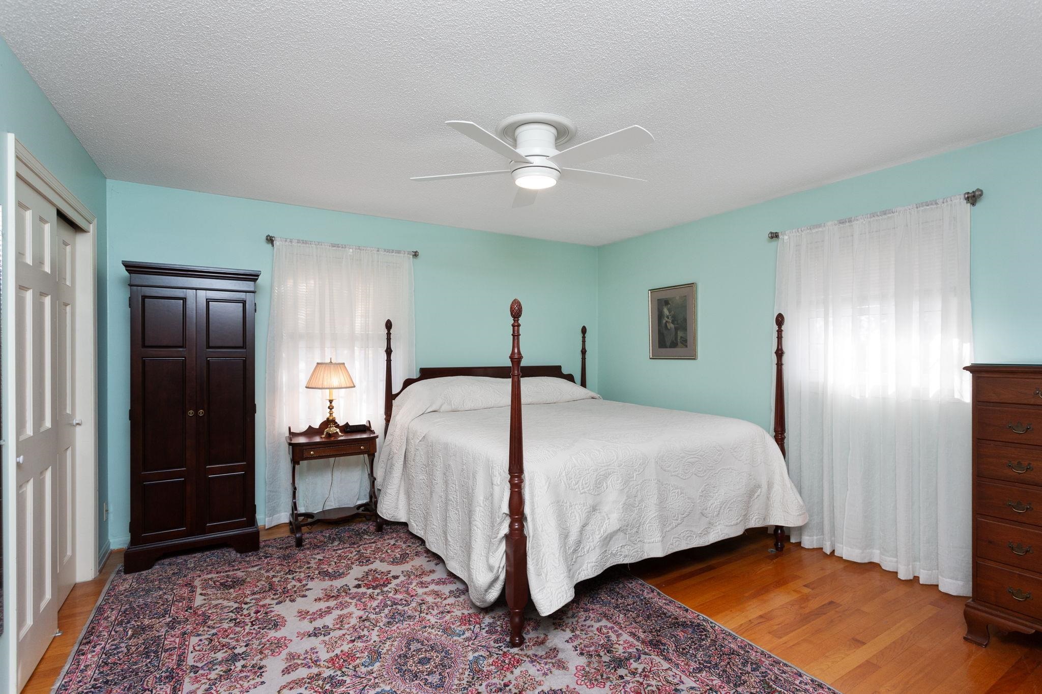 437 MOUNTAIN VIEW DR