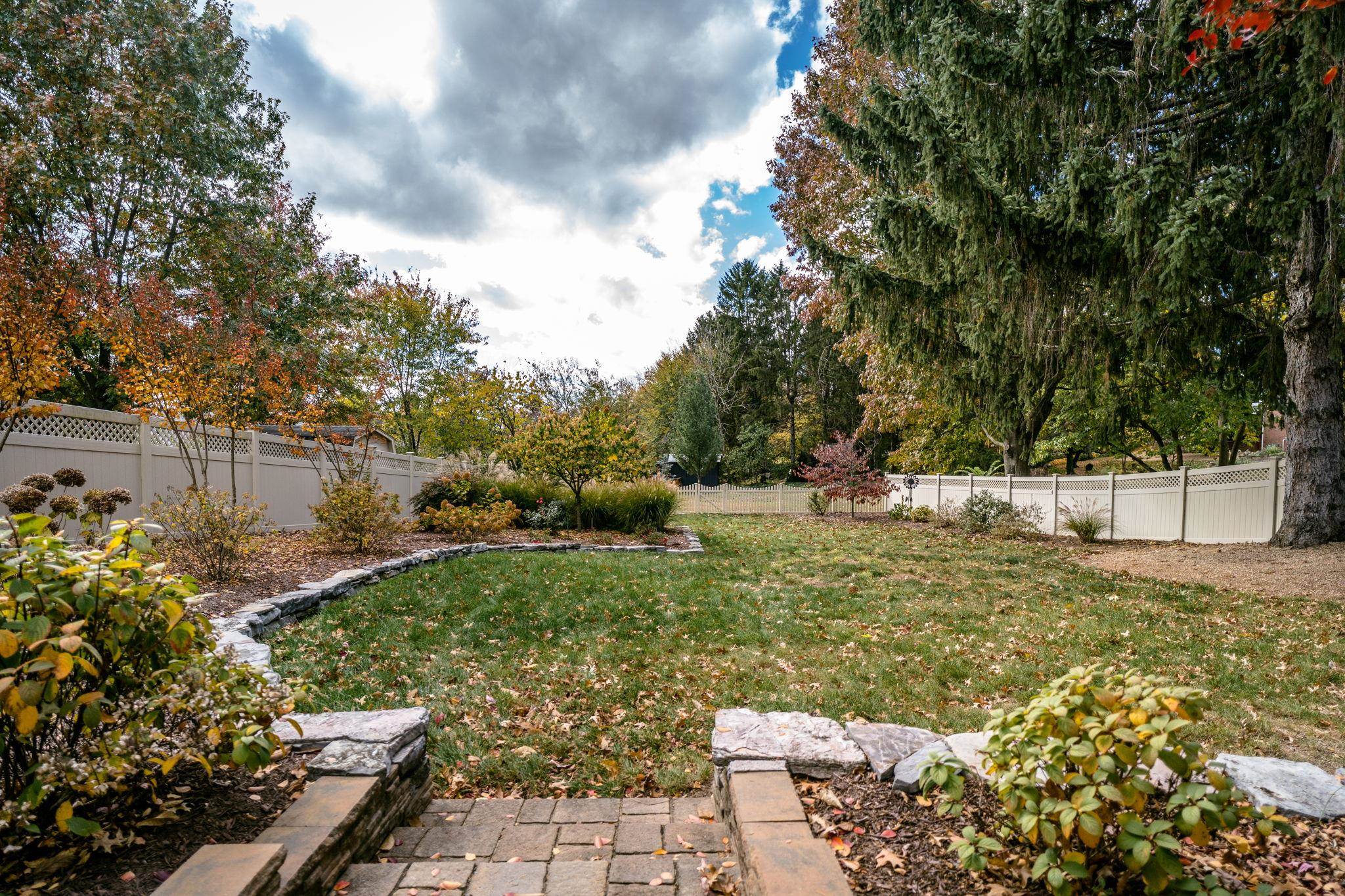 437 MOUNTAIN VIEW DR