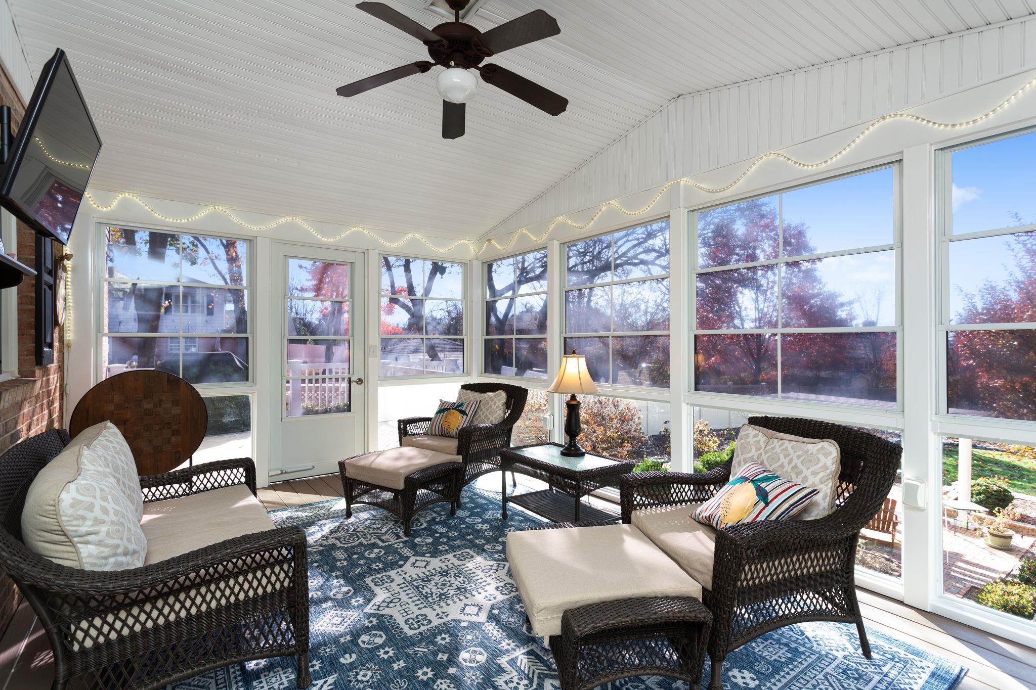 437 MOUNTAIN VIEW DR