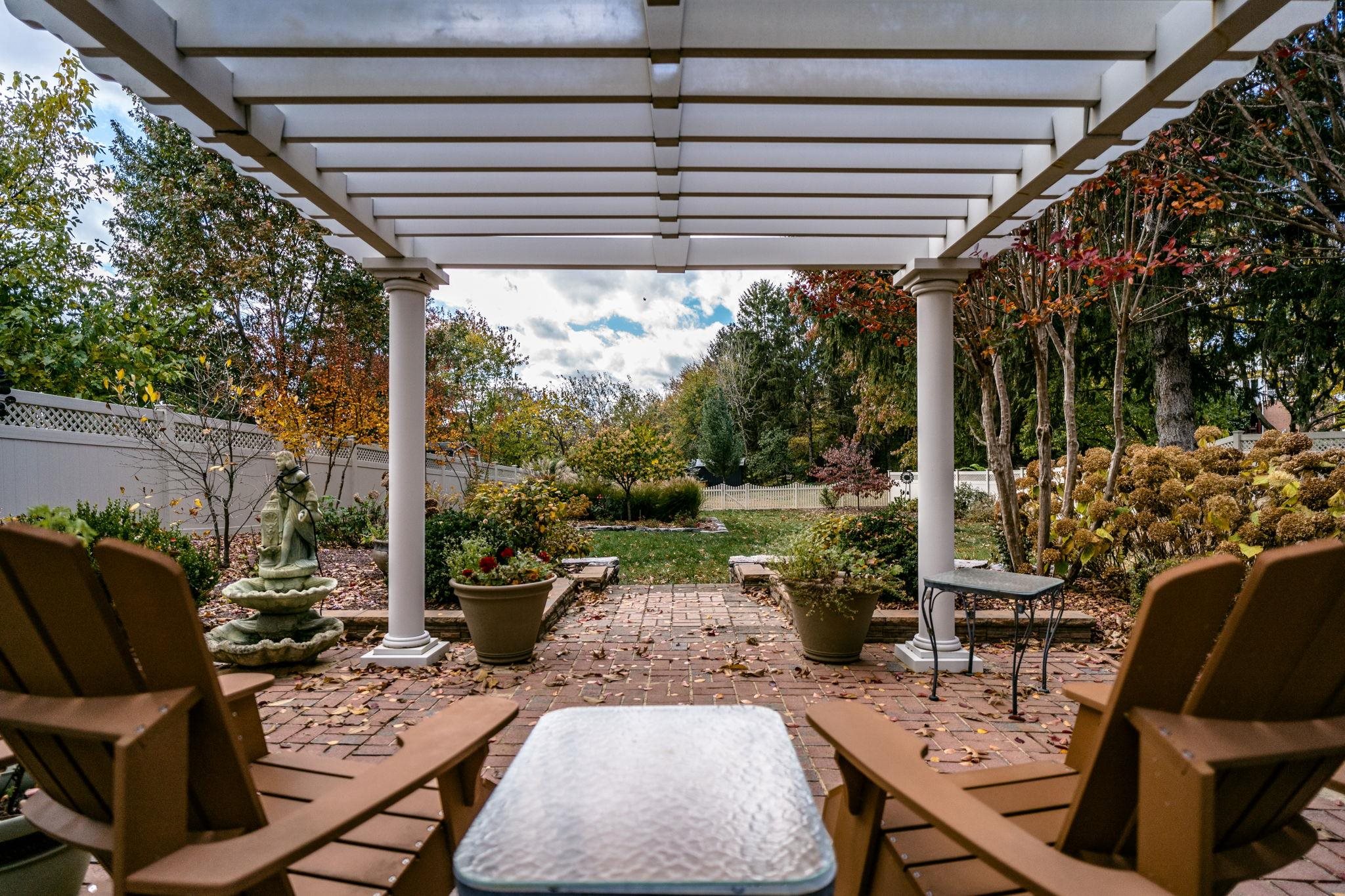 437 MOUNTAIN VIEW DR