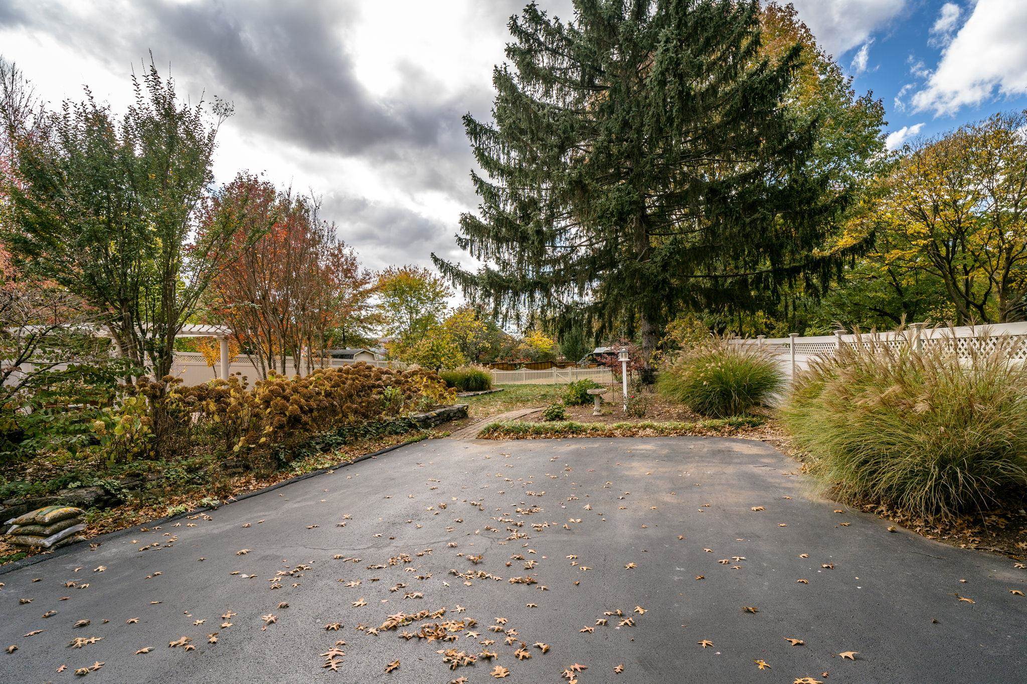 437 MOUNTAIN VIEW DR