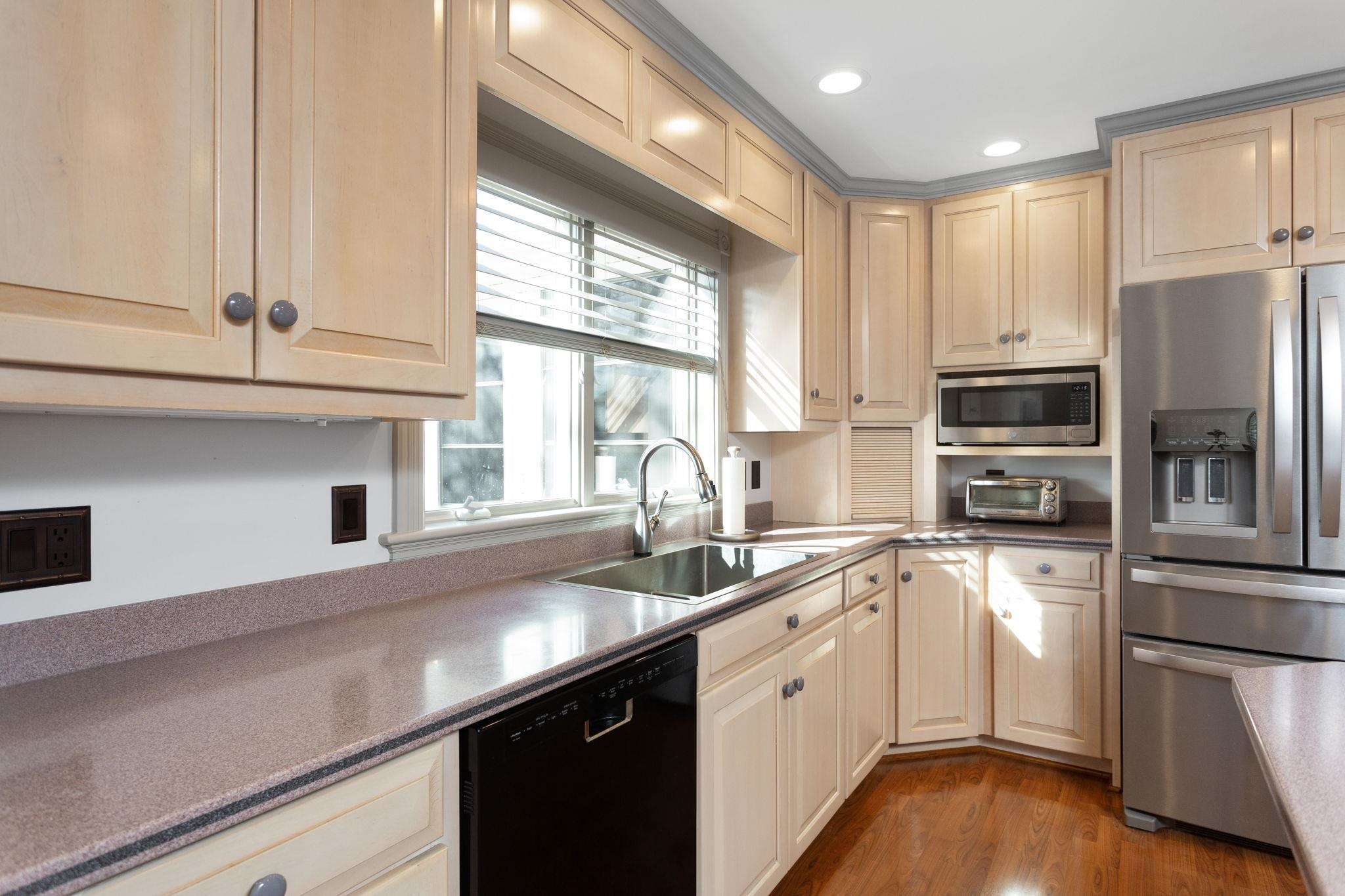 437 MOUNTAIN VIEW DR