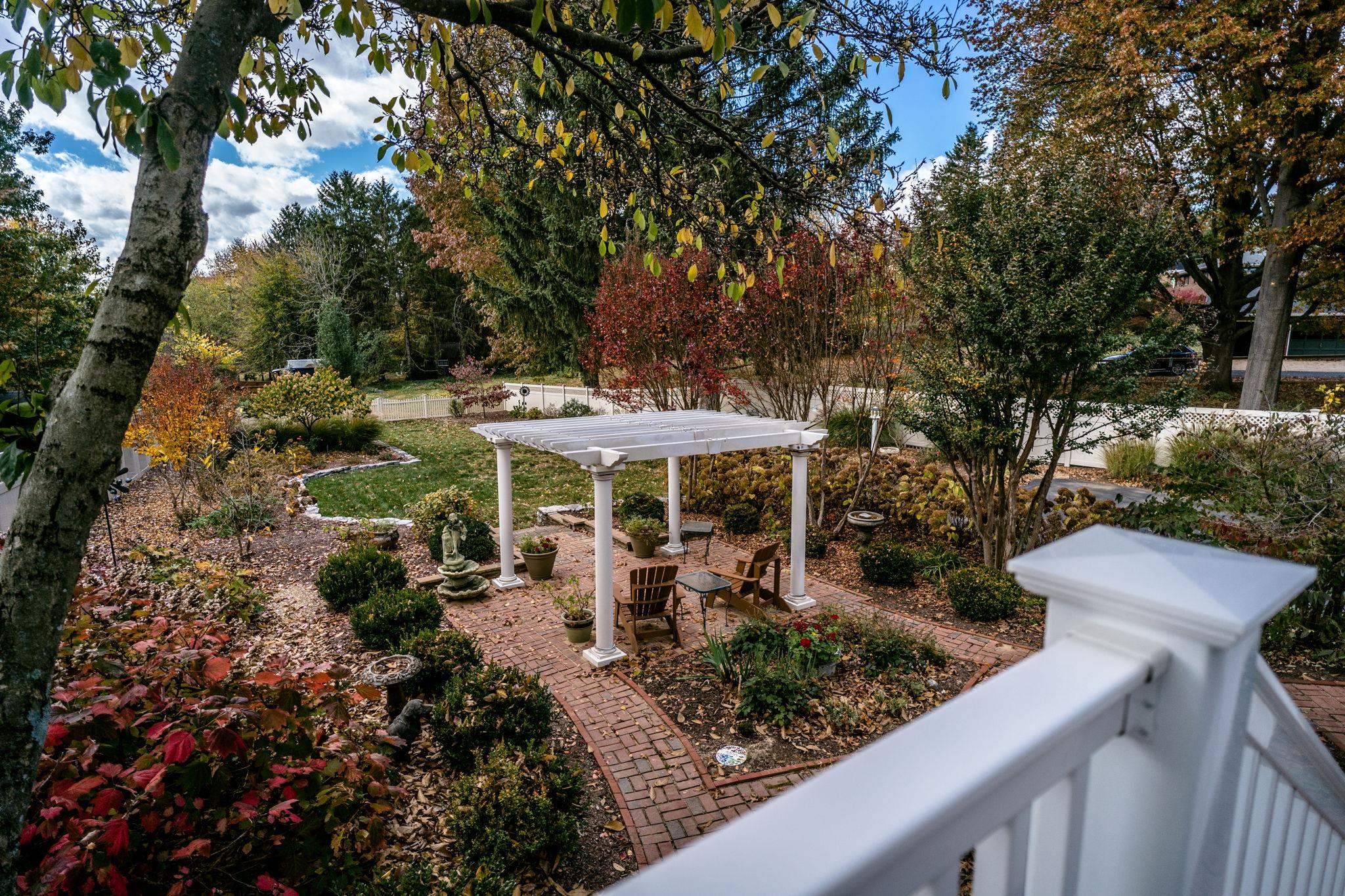 437 MOUNTAIN VIEW DR