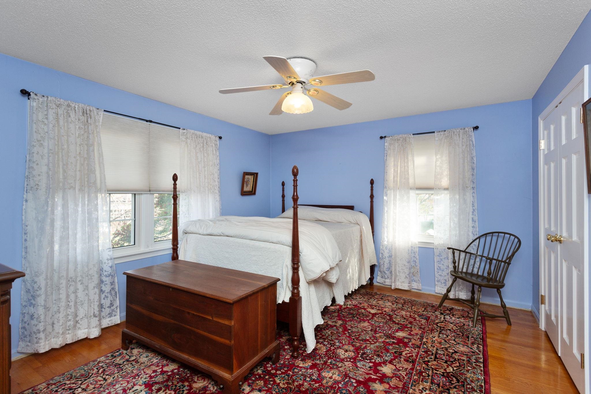 437 MOUNTAIN VIEW DR