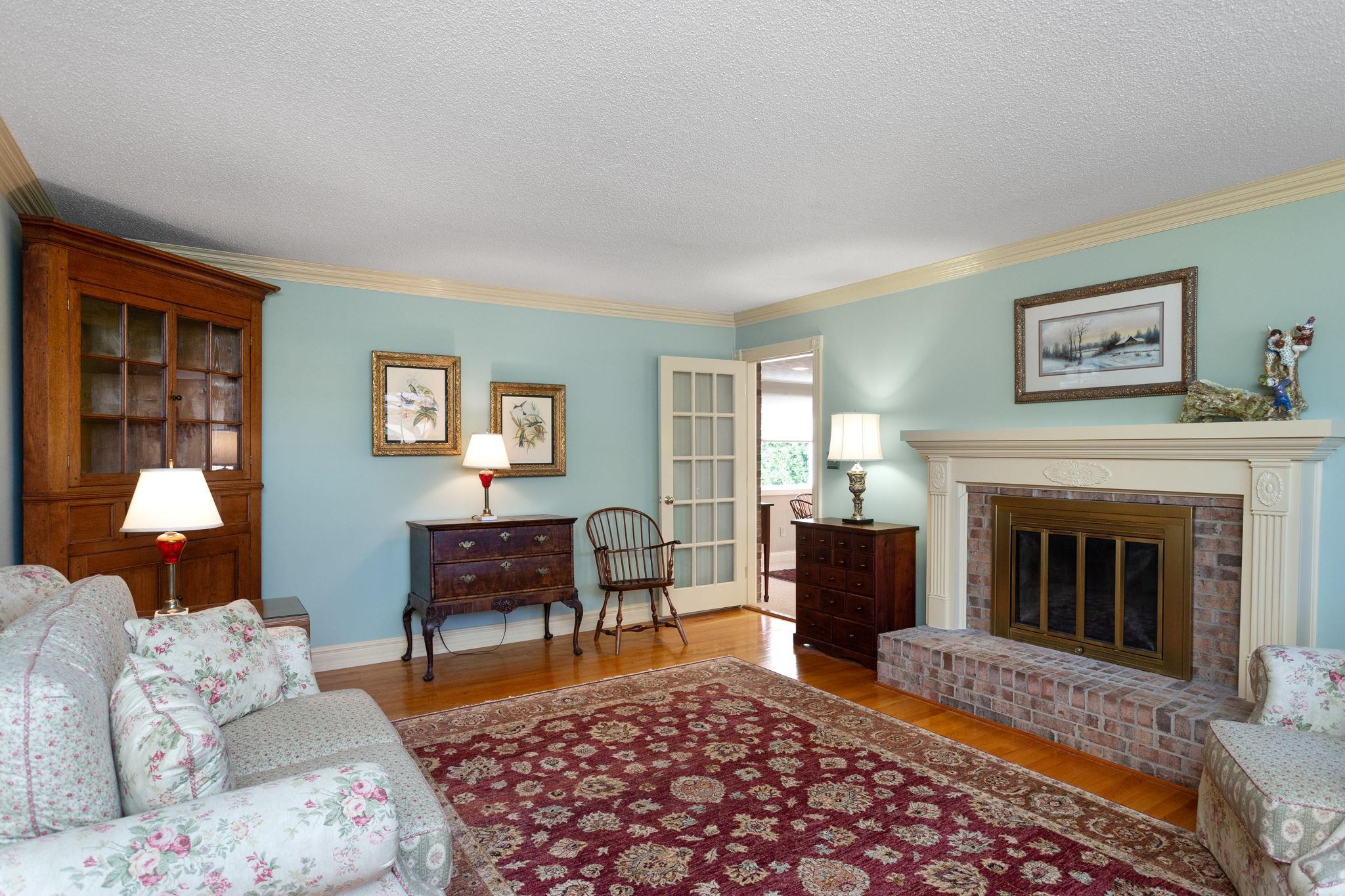 437 MOUNTAIN VIEW DR