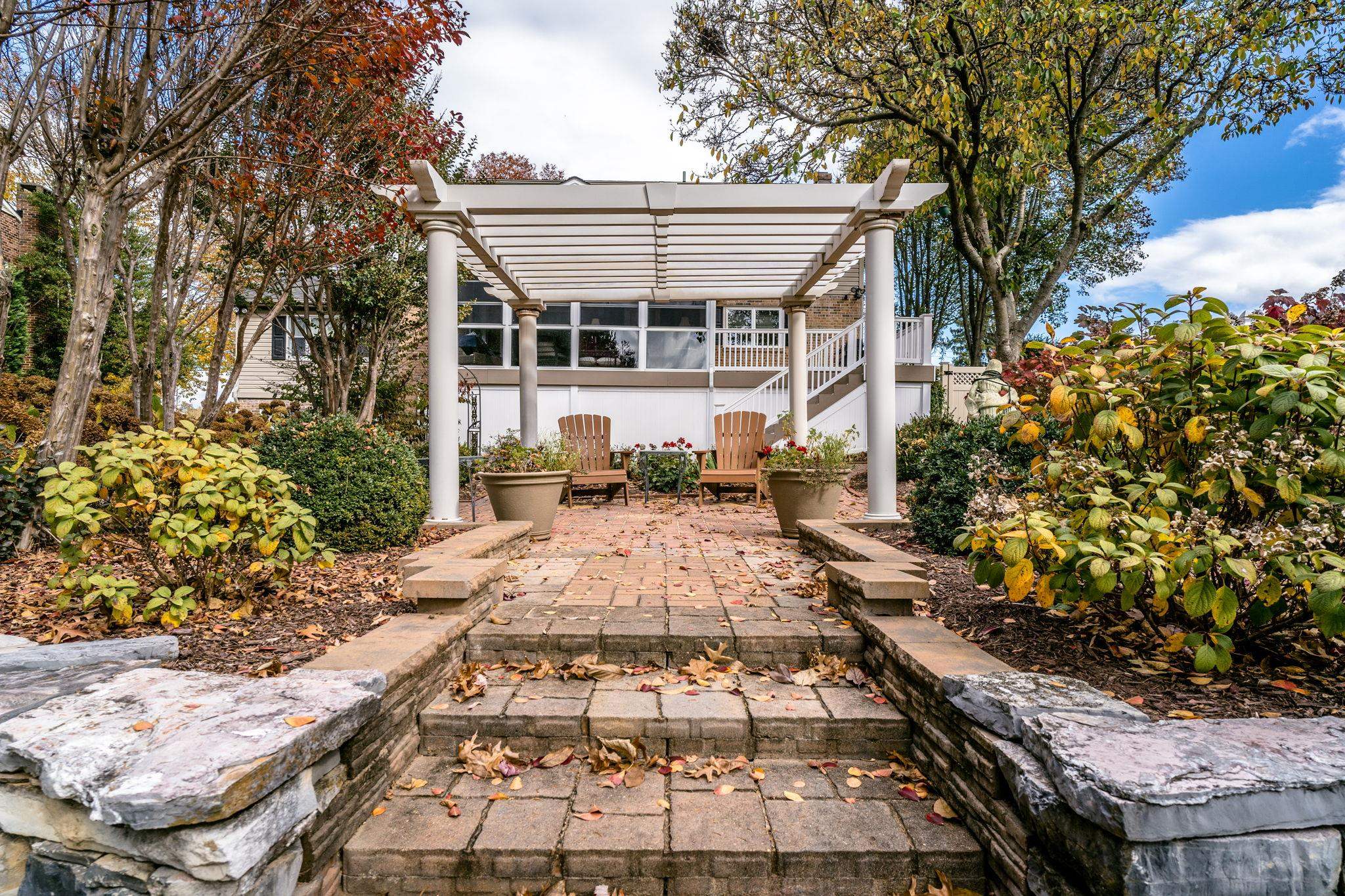 437 MOUNTAIN VIEW DR