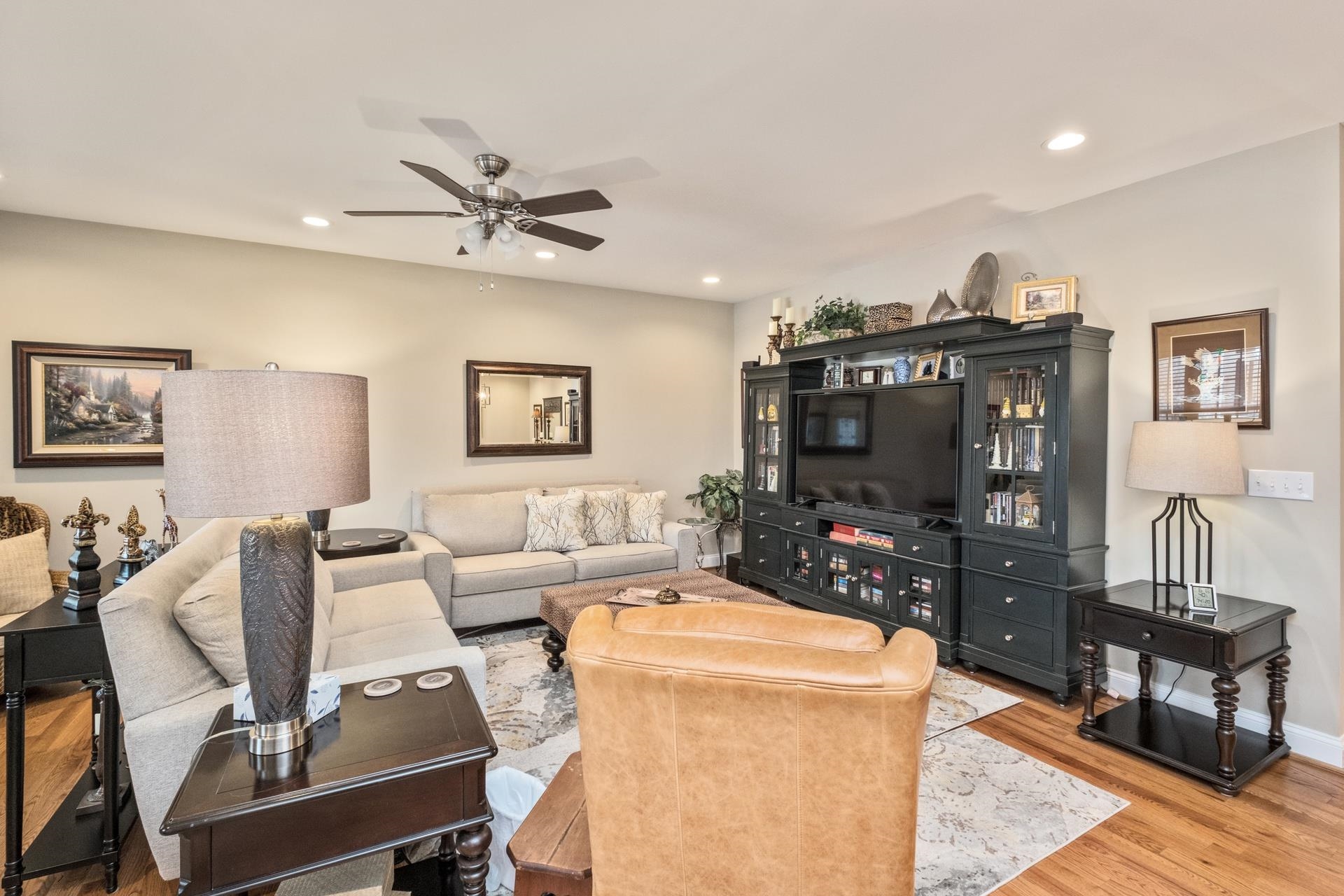19 PEBBLE CT