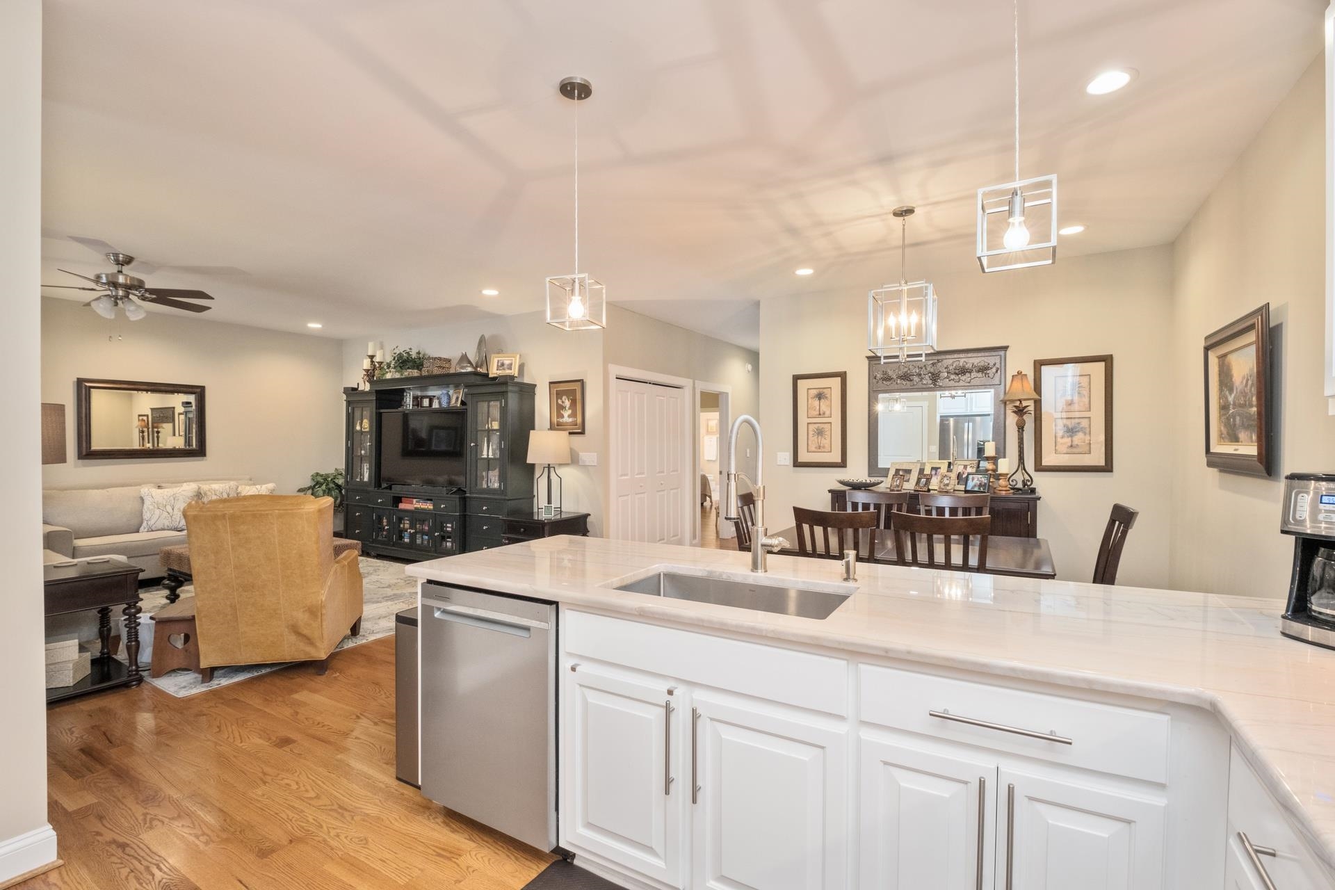 19 PEBBLE CT