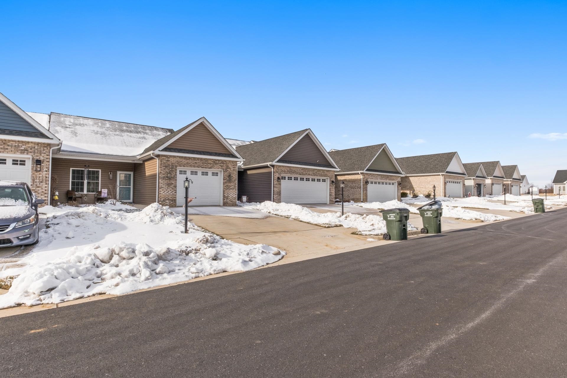 19 PEBBLE CT