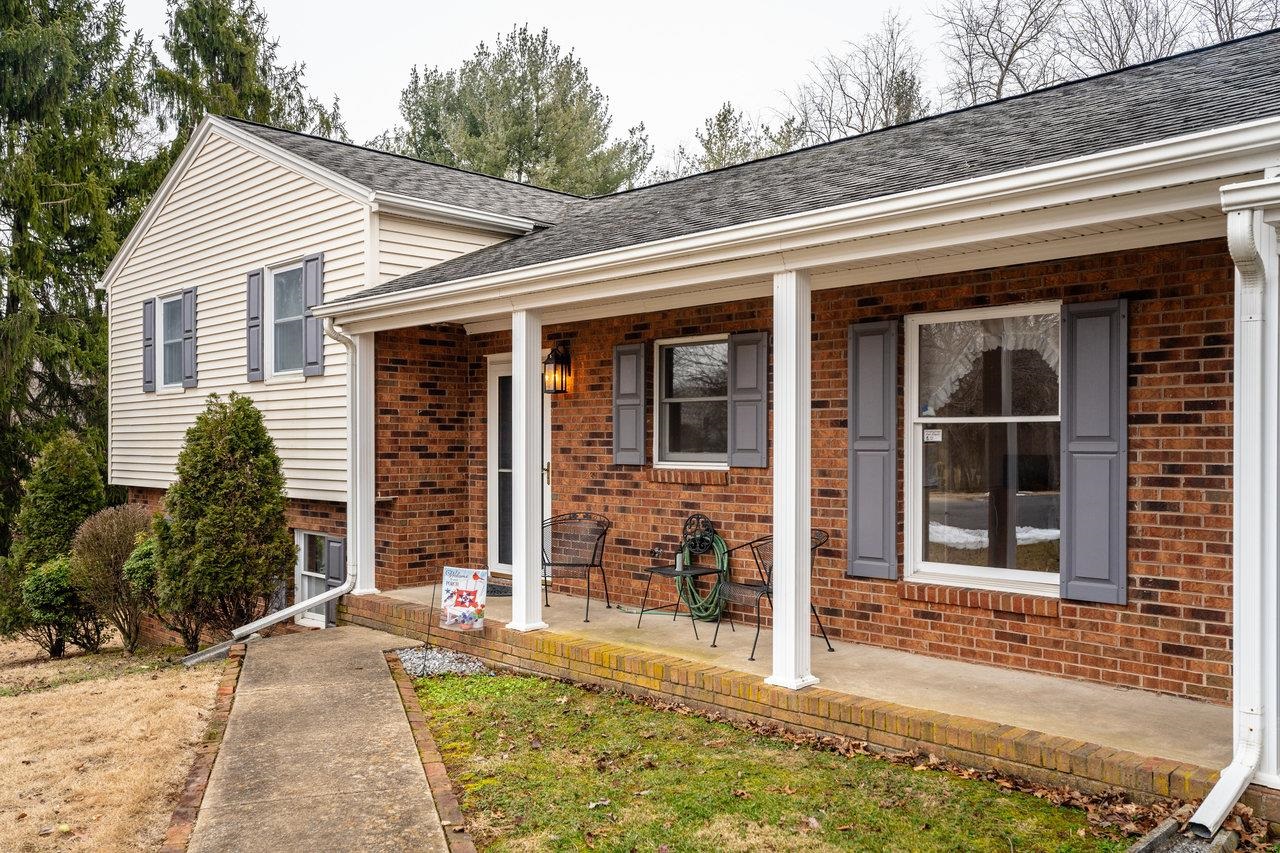156 ABBOTT CIR