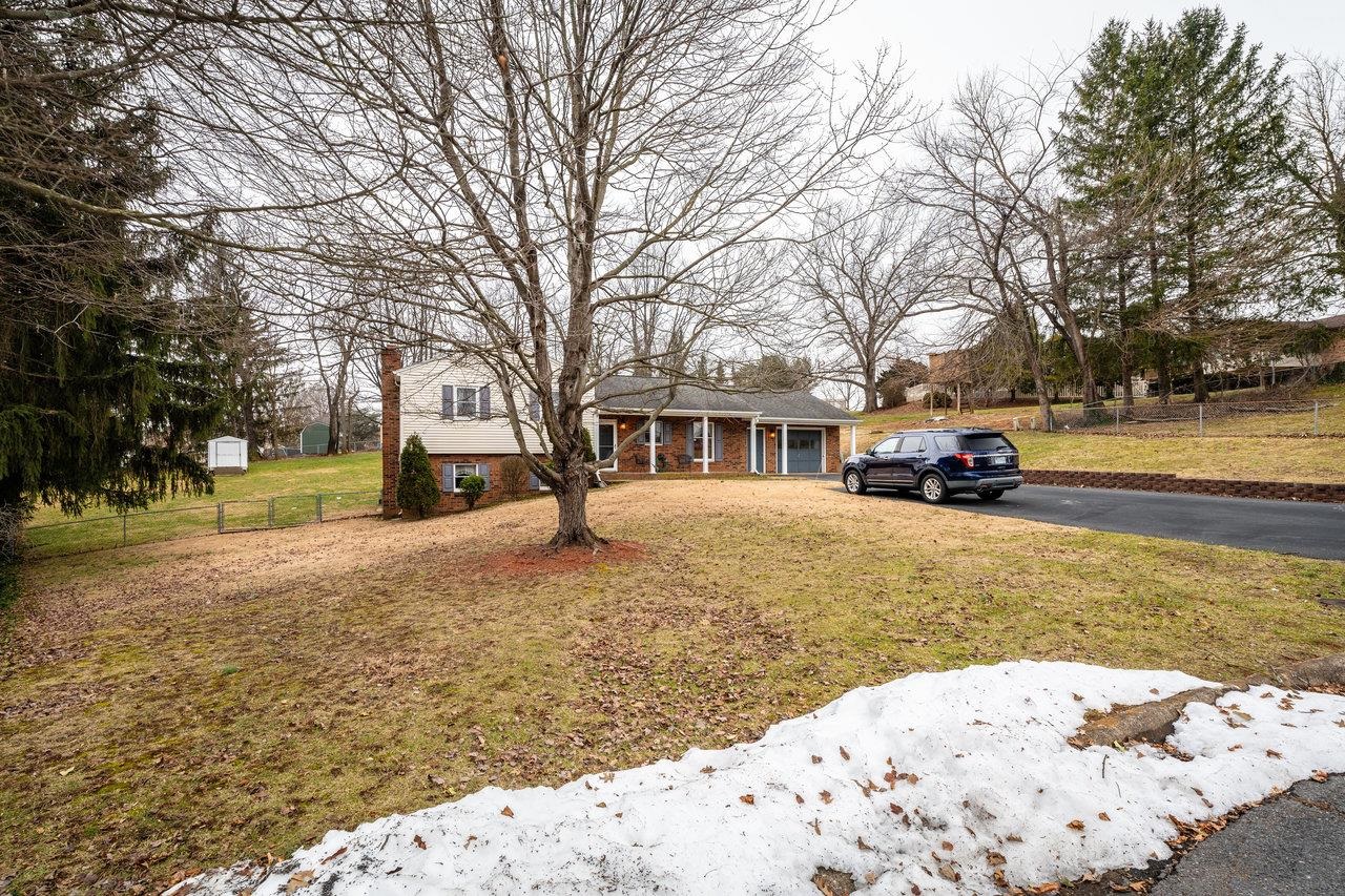 156 ABBOTT CIR