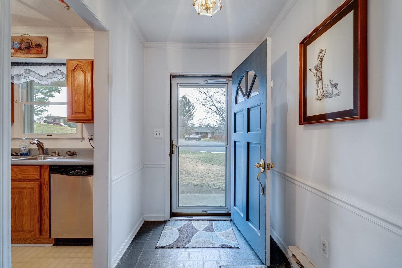 156 ABBOTT CIR