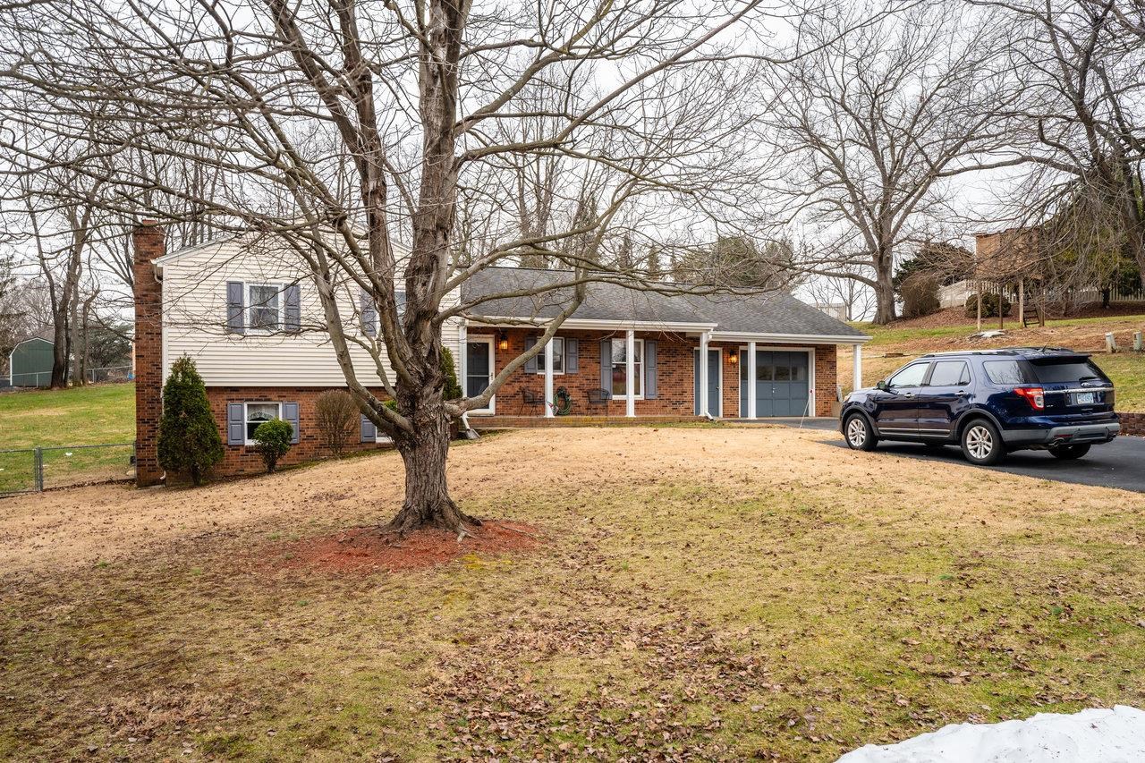 156 ABBOTT CIR