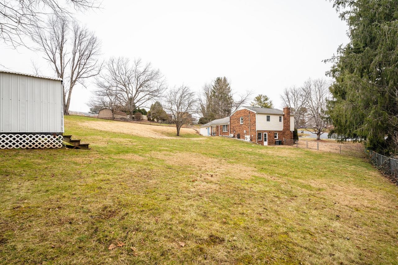 156 ABBOTT CIR