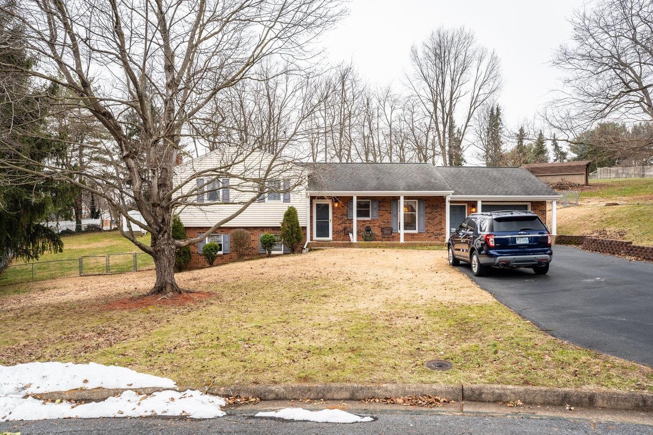 156 ABBOTT CIR