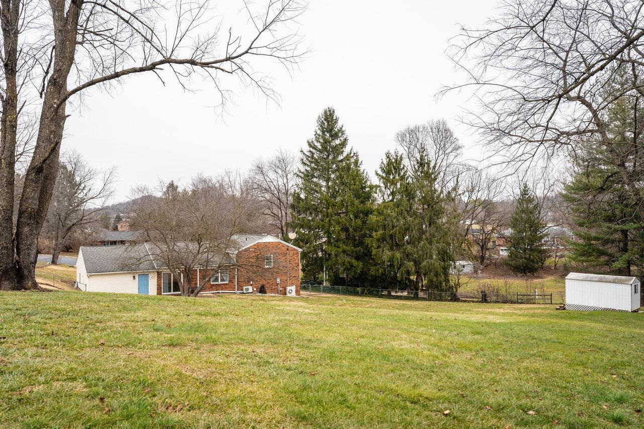 156 ABBOTT CIR